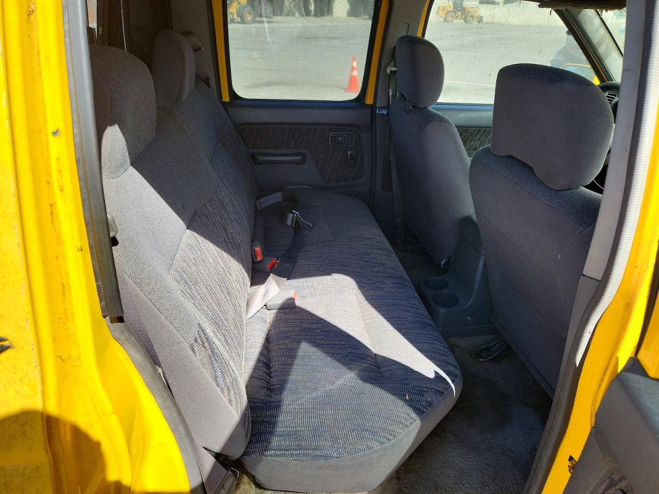 2000 Nissan Frontier Xe Желтый vin: 1N6ED27T1YC397909
