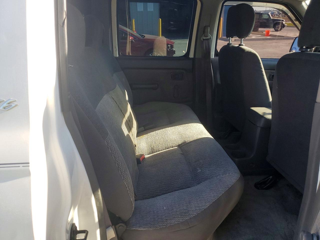 2000 Nissan Frontier Xe White vin: 1N6ED27T4YC347232