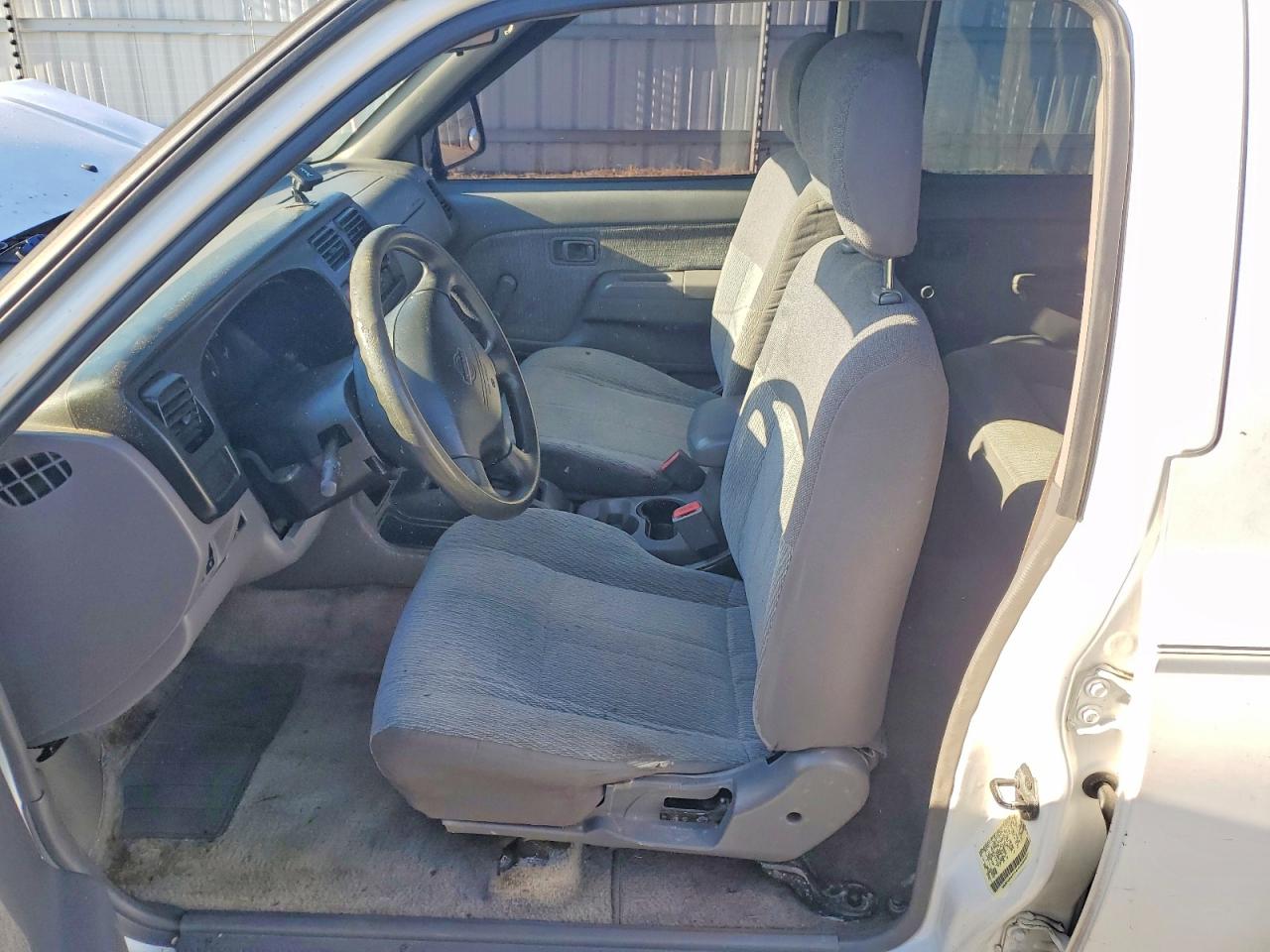 2000 Nissan Frontier Xe White vin: 1N6ED27T4YC347232