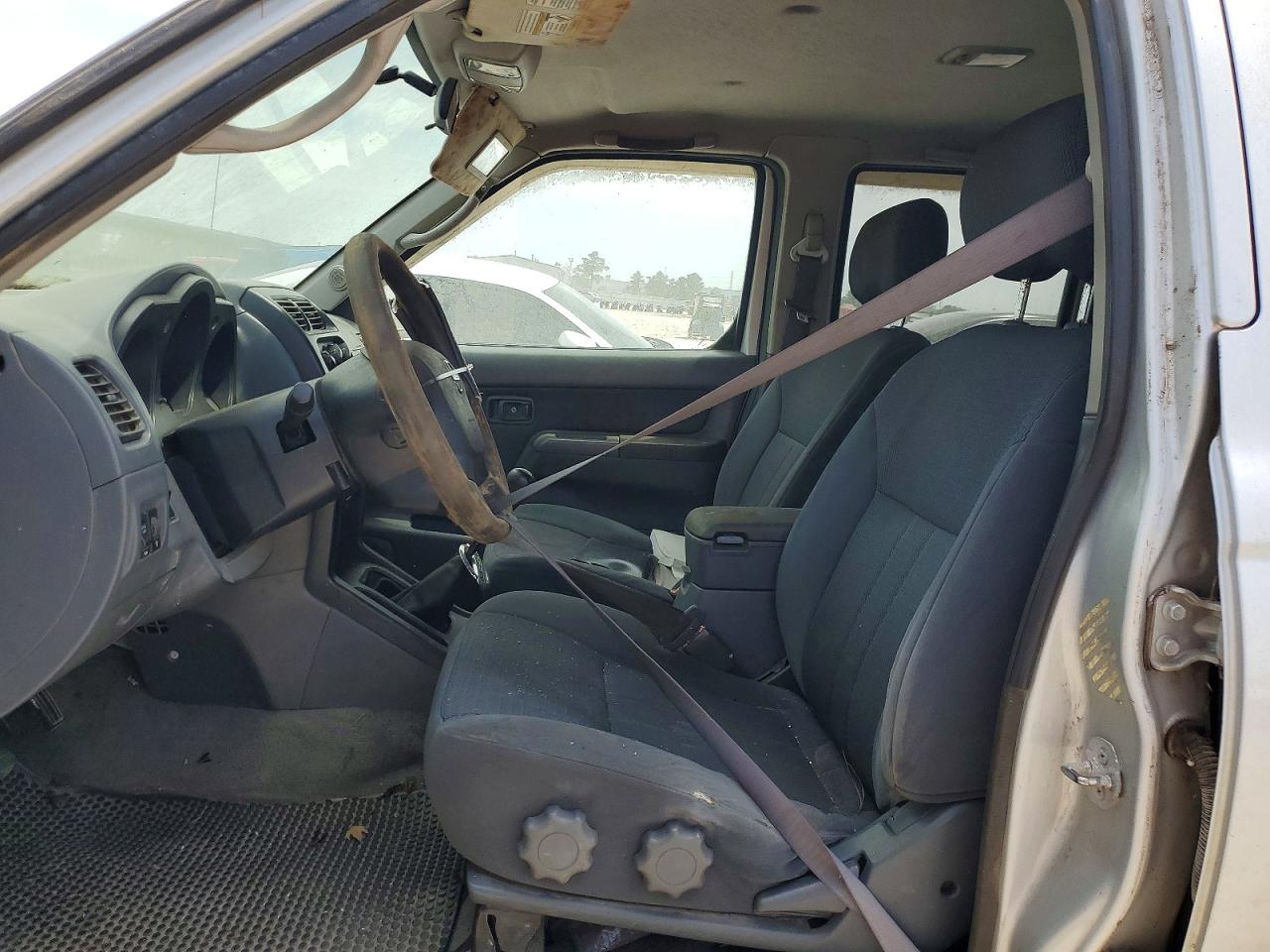 2004 Nissan Frontier Silver vin: 1N6ED27T64C437539