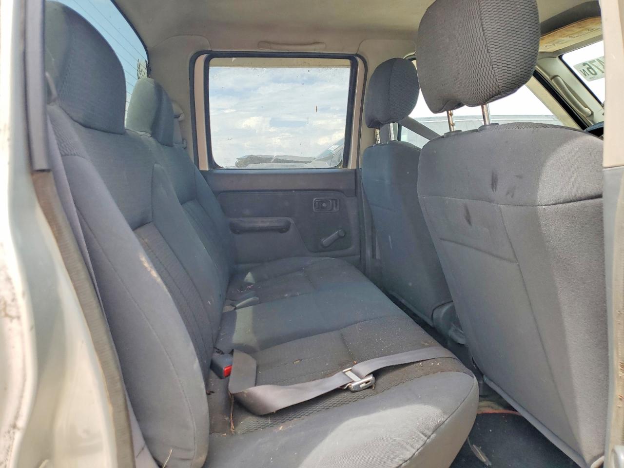 2004 Nissan Frontier Silver vin: 1N6ED27T64C437539