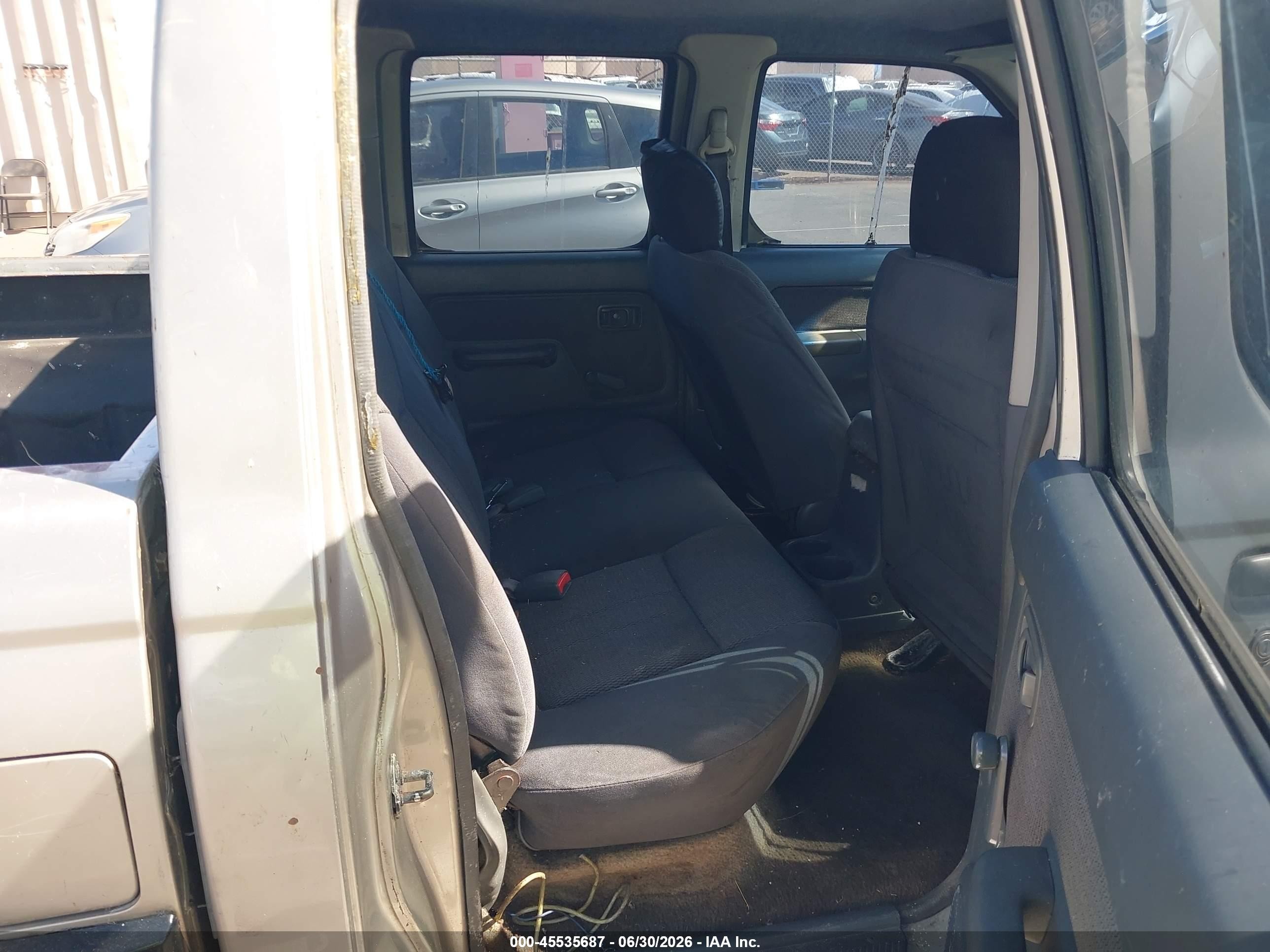 2001 Nissan Frontier Xe-v6 Silver vin: 1N6ED27T71C301318