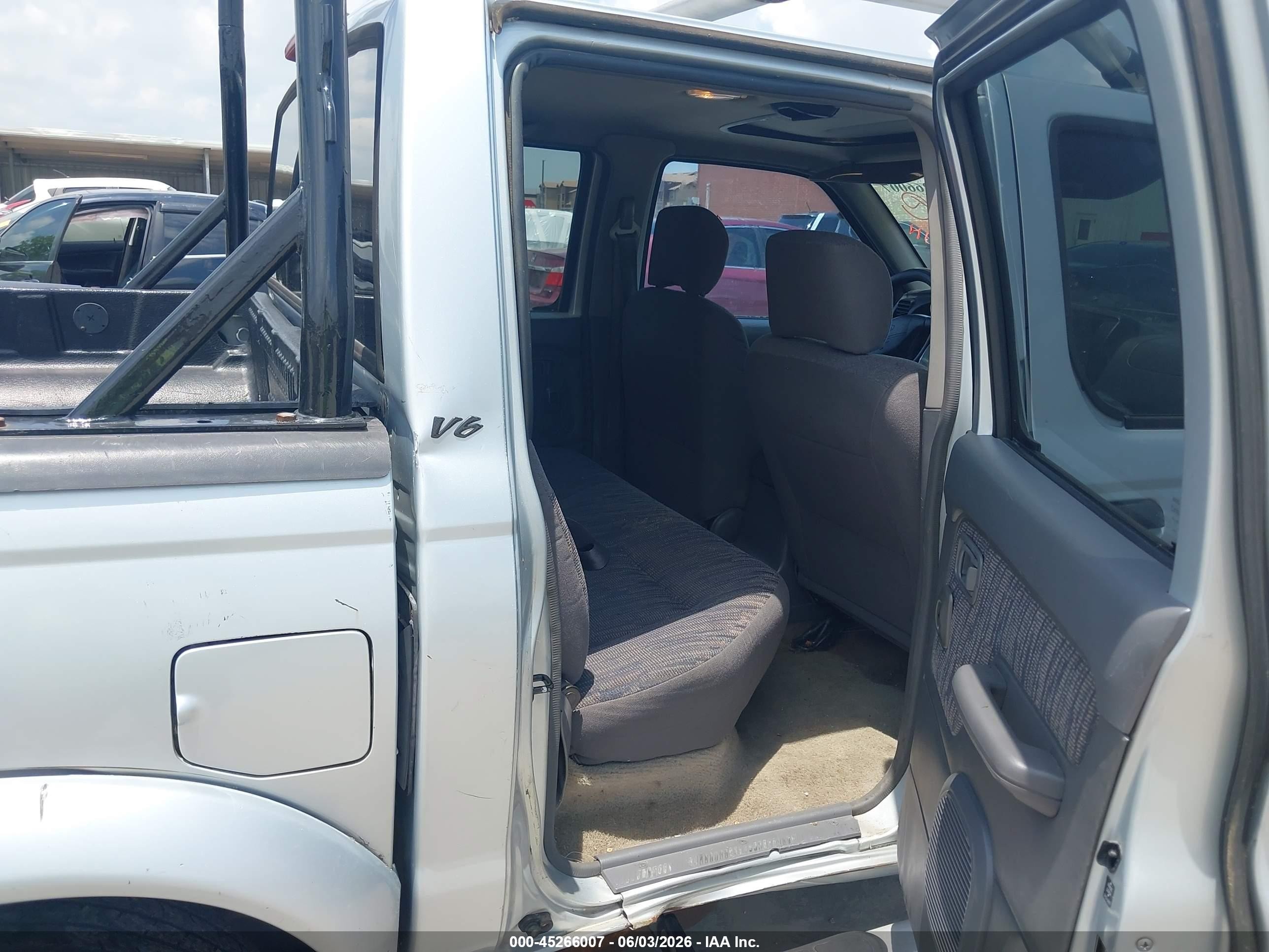 2000 Nissan Frontier Se-v6/xe-v6 Серебряный vin: 1N6ED27T7YC420352
