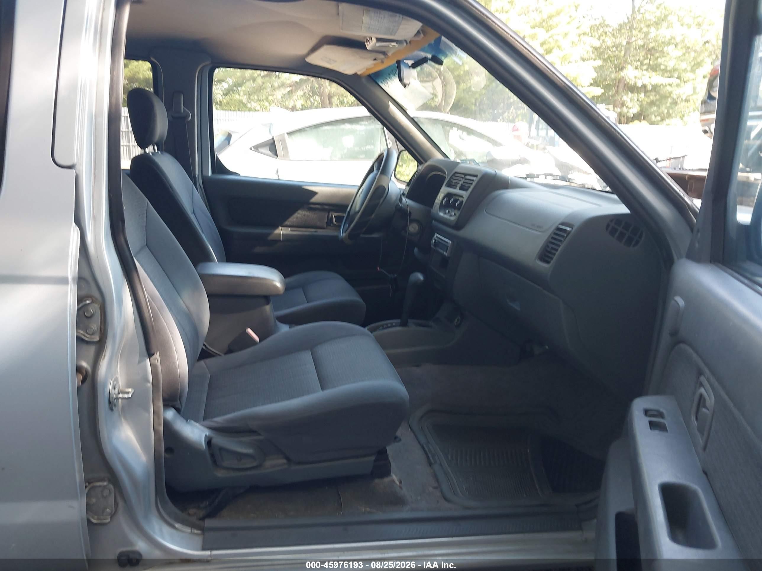 2001 Nissan Frontier Xe-v6 Серебряный vin: 1N6ED27T81C339740