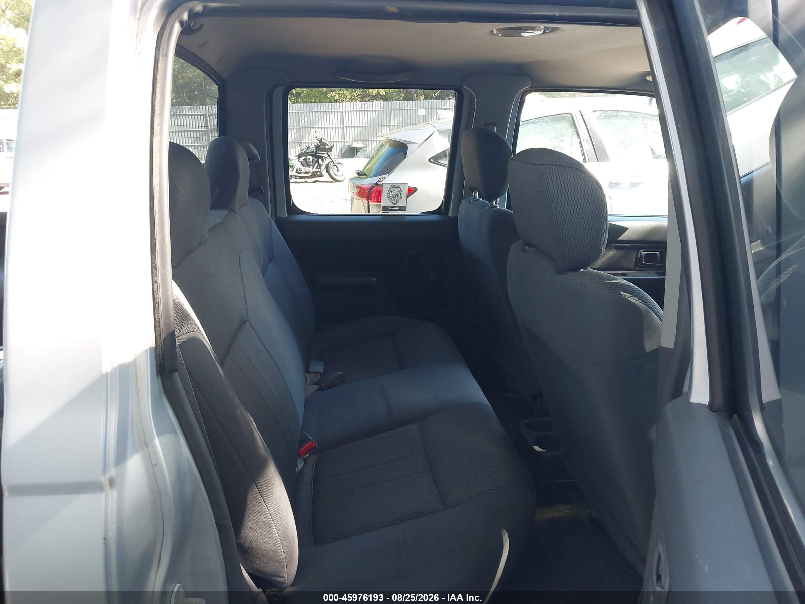 2001 Nissan Frontier Xe-v6 Серебряный vin: 1N6ED27T81C339740