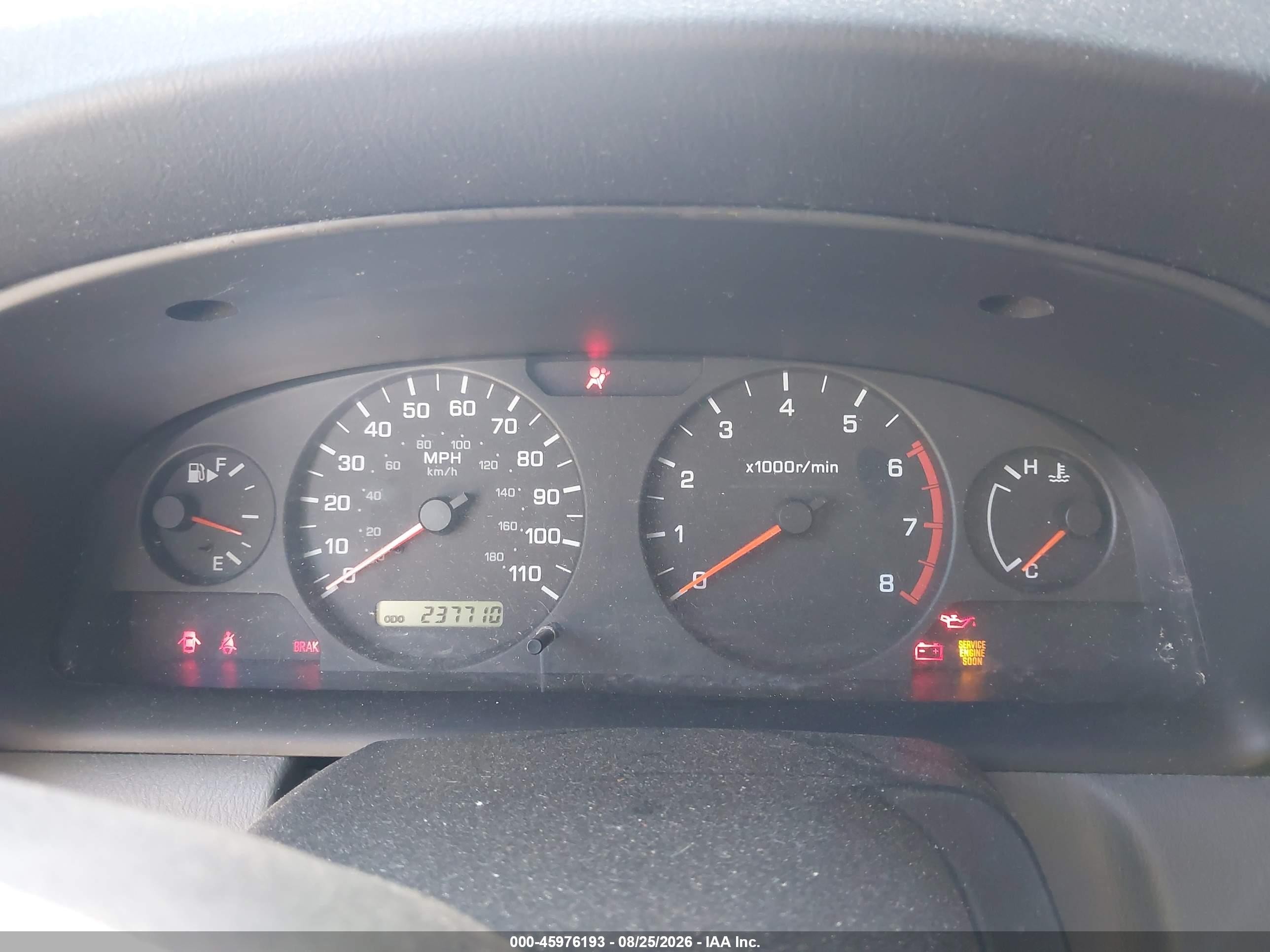 2001 Nissan Frontier Xe-v6 Серебряный vin: 1N6ED27T81C339740