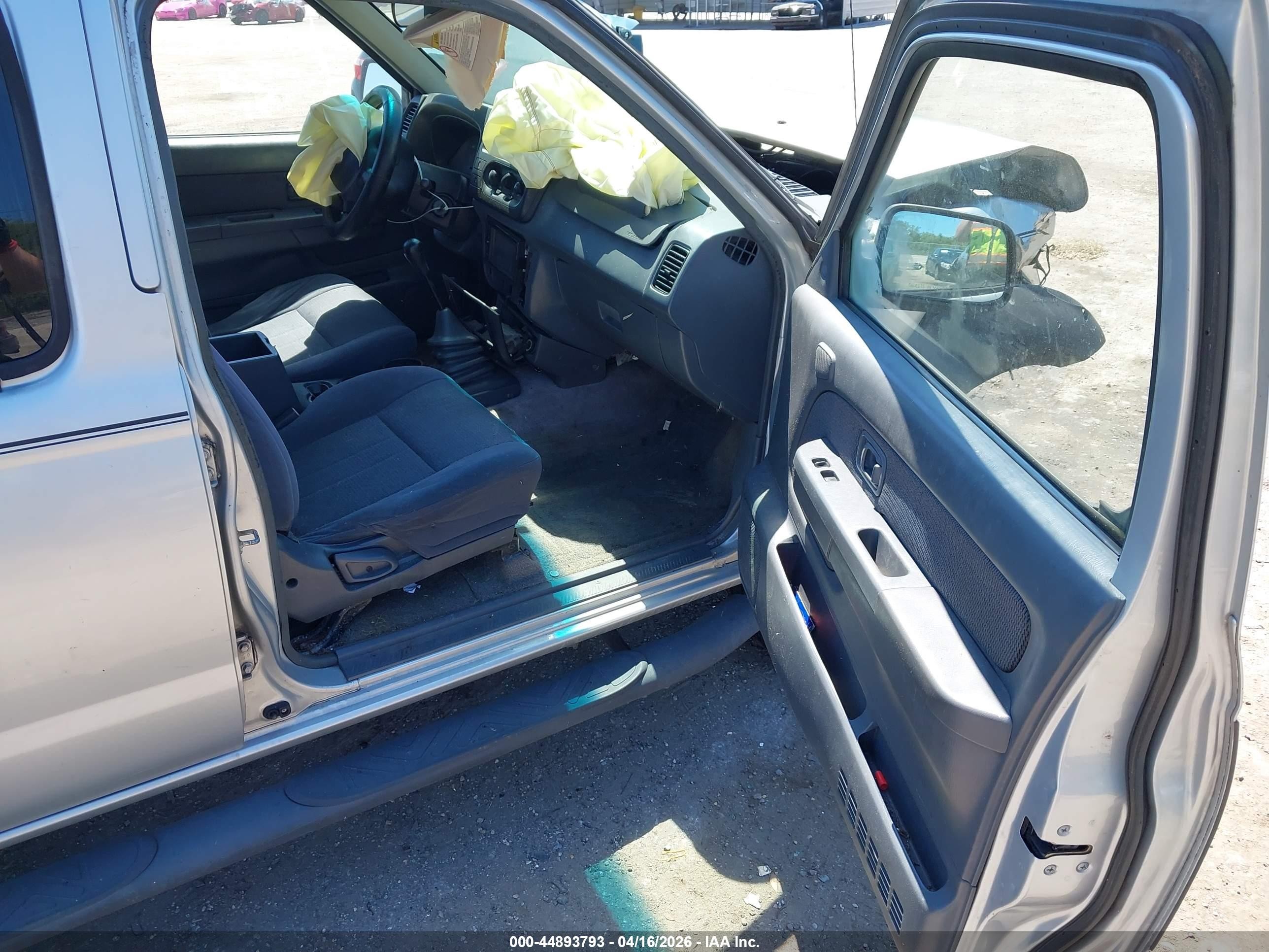 2001 Nissan Frontier Xe-v6 Серебряный vin: 1N6ED27T91C388641