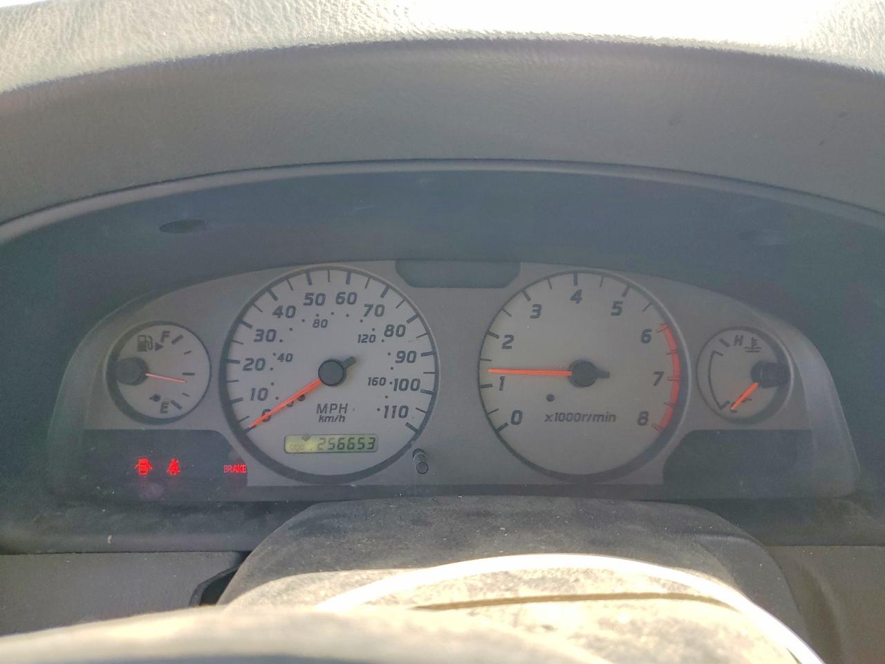 2001 Niss Frontier Gray vin: 1N6ED27T91C393645