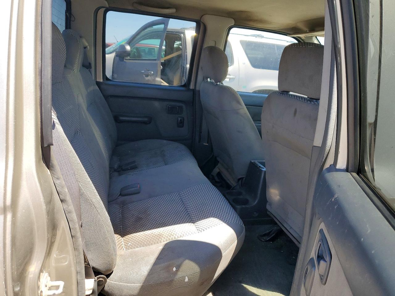2001 Niss Frontier Gray vin: 1N6ED27T91C393645