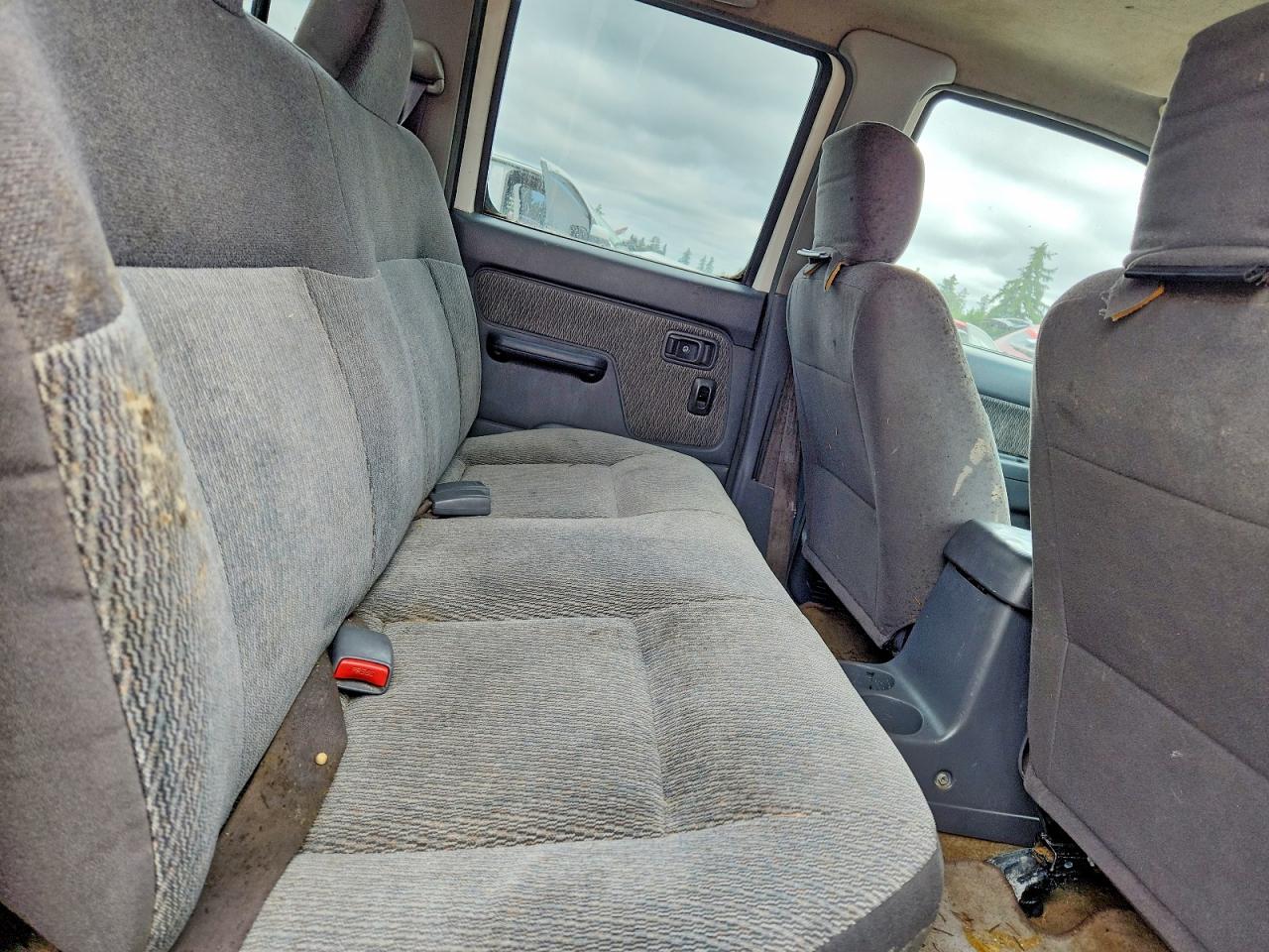 2000 Nissan Frontier Xe White vin: 1N6ED27TXYC385287