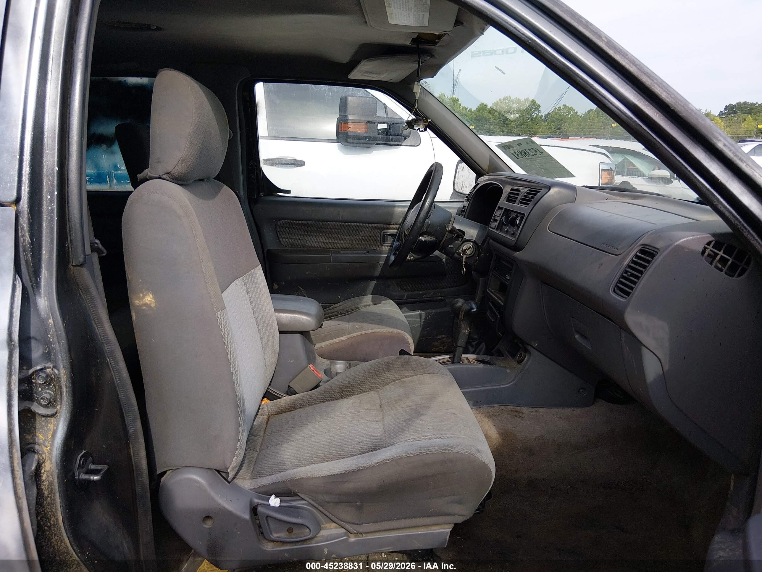 2000 Nissan Frontier Se-v6/xe-v6 Silver vin: 1N6ED27Y8YC343552