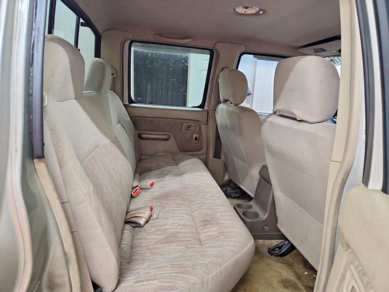 2000 Nissan Frontier Xe Beige vin: 1N6ED27YXYC356352