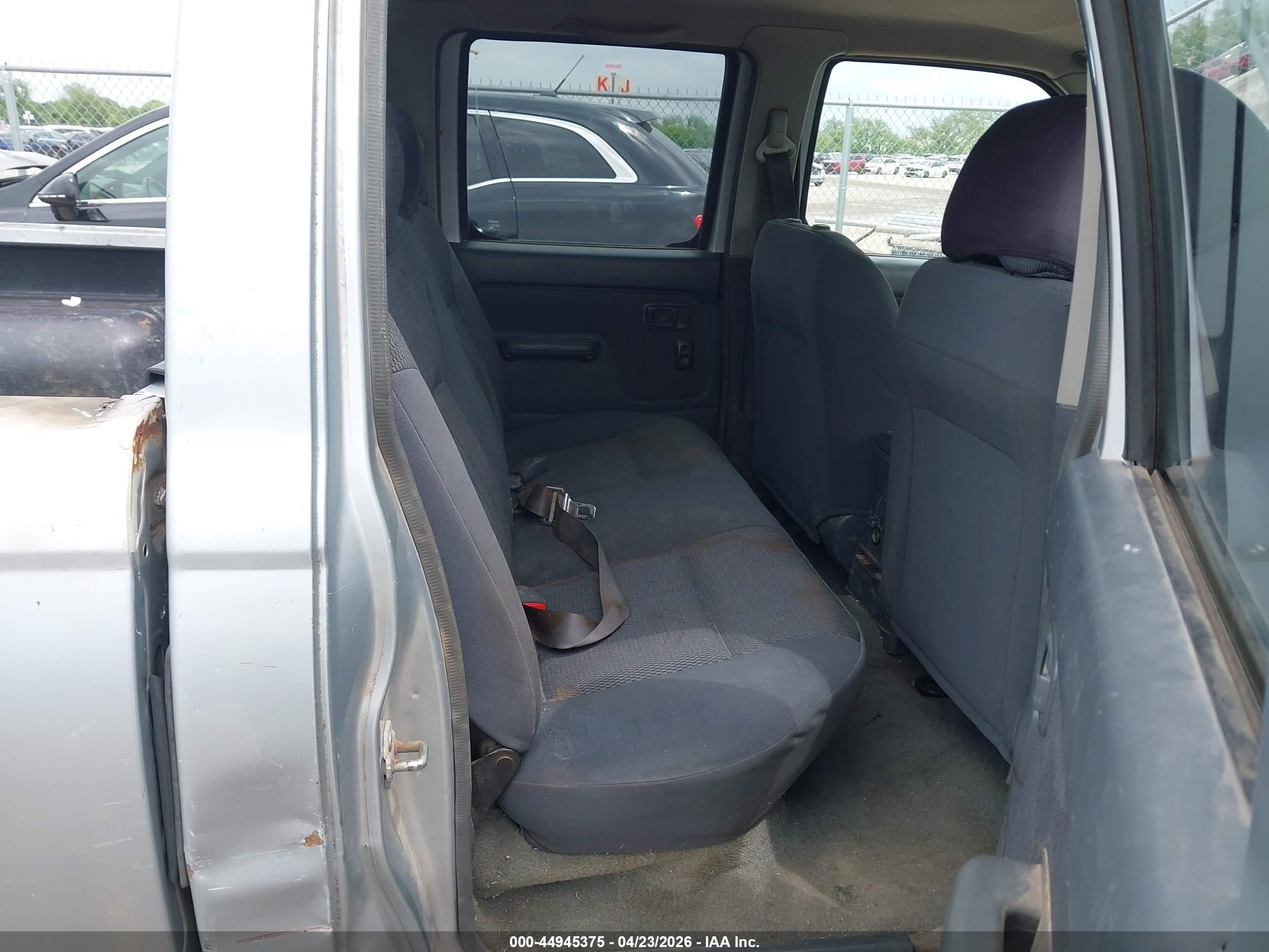 2002 Nissan Frontier Xe-v6 Silver vin: 1N6ED29X12C307536