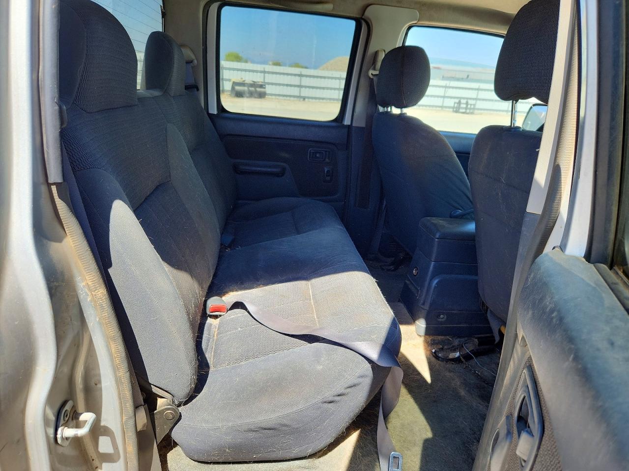2004 Nissan Frontier Xe-v6 Silver vin: 1N6ED29X34C458820