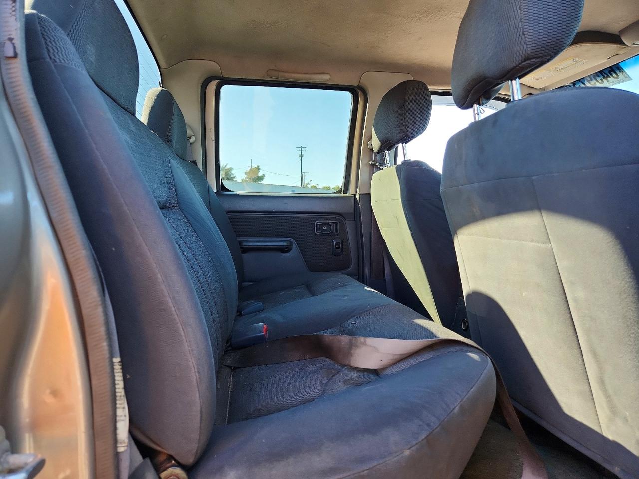 2002 Nissan Frontier Xe-v6 Tan vin: 1N6ED29X62C382670