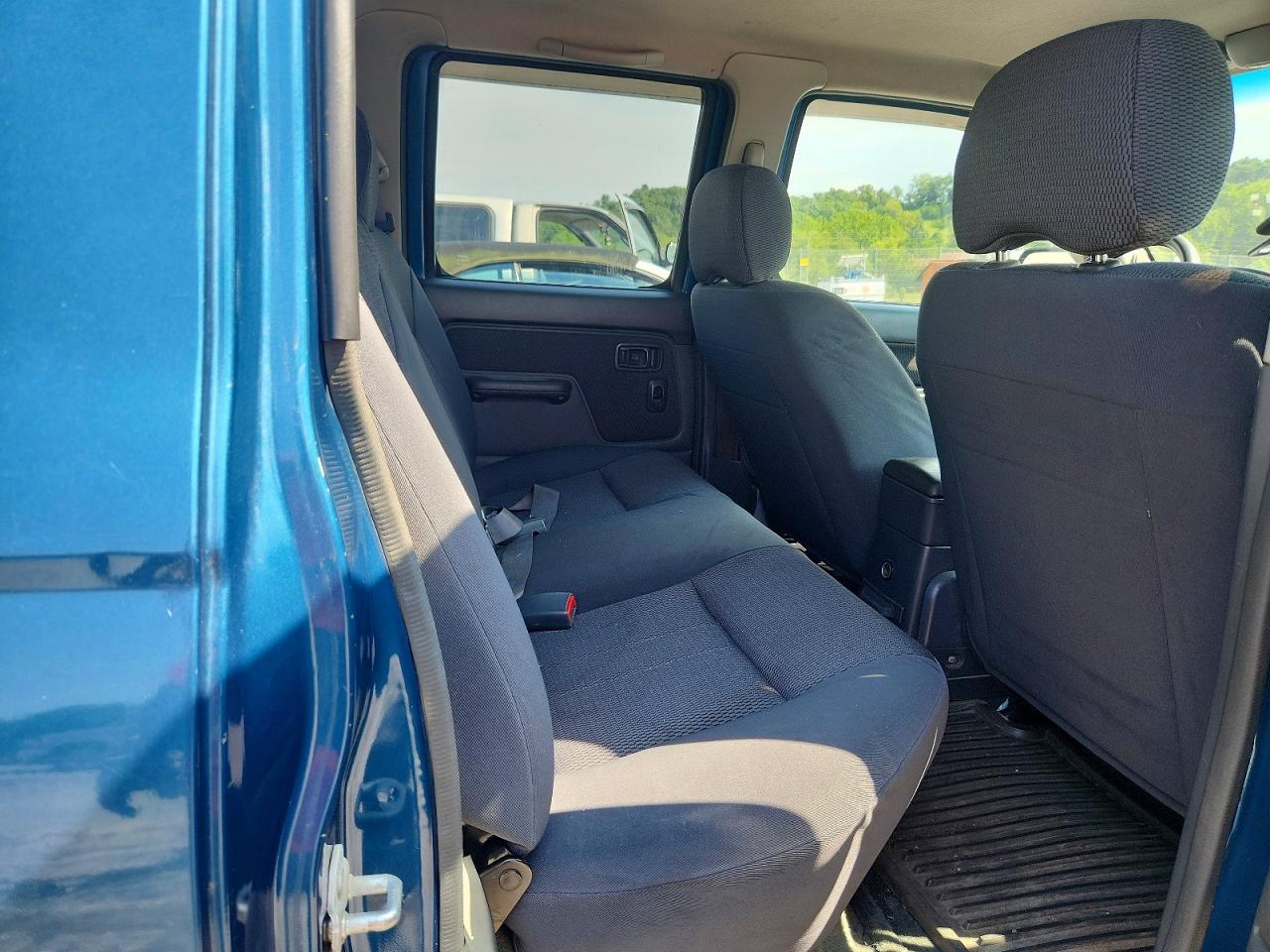 2002 Nissan Frontier Xe-v6 Blue vin: 1N6ED29Y82C364227