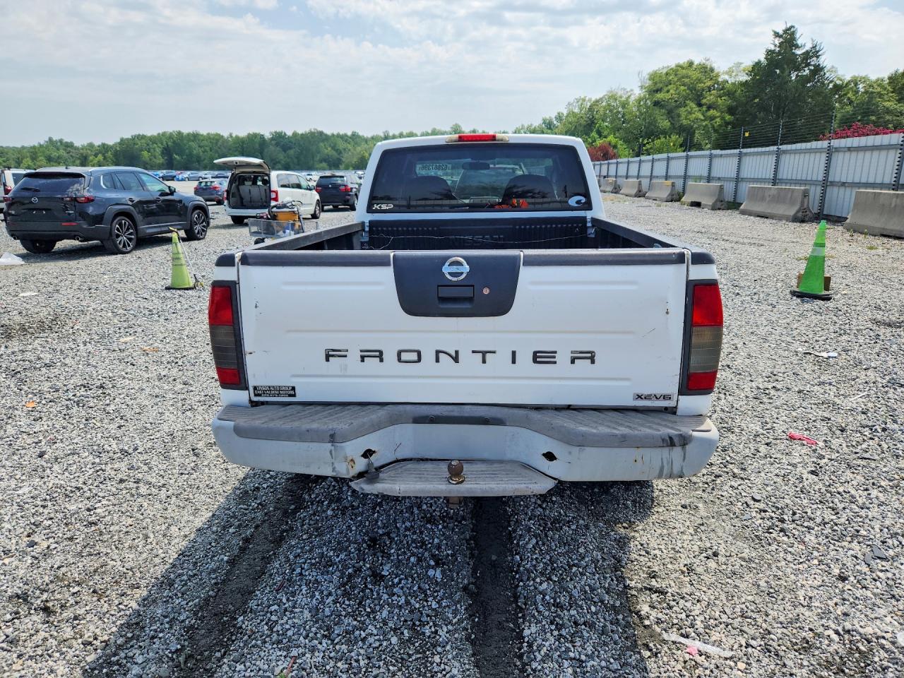 2002 Nissan Frontier Utility Trailer White vin: 1N6ED29Y82C372943