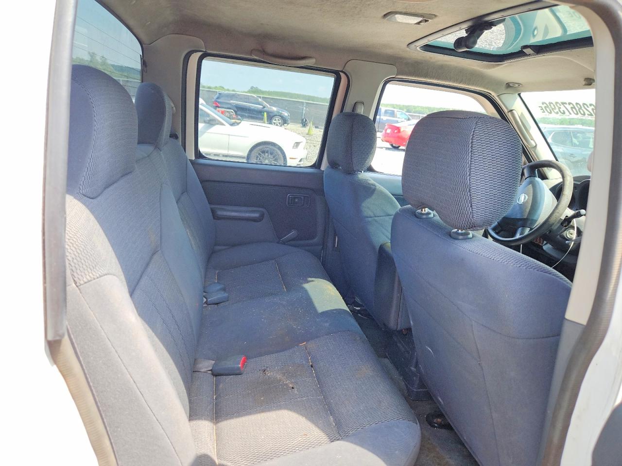2002 Nissan Frontier Utility Trailer White vin: 1N6ED29Y82C372943