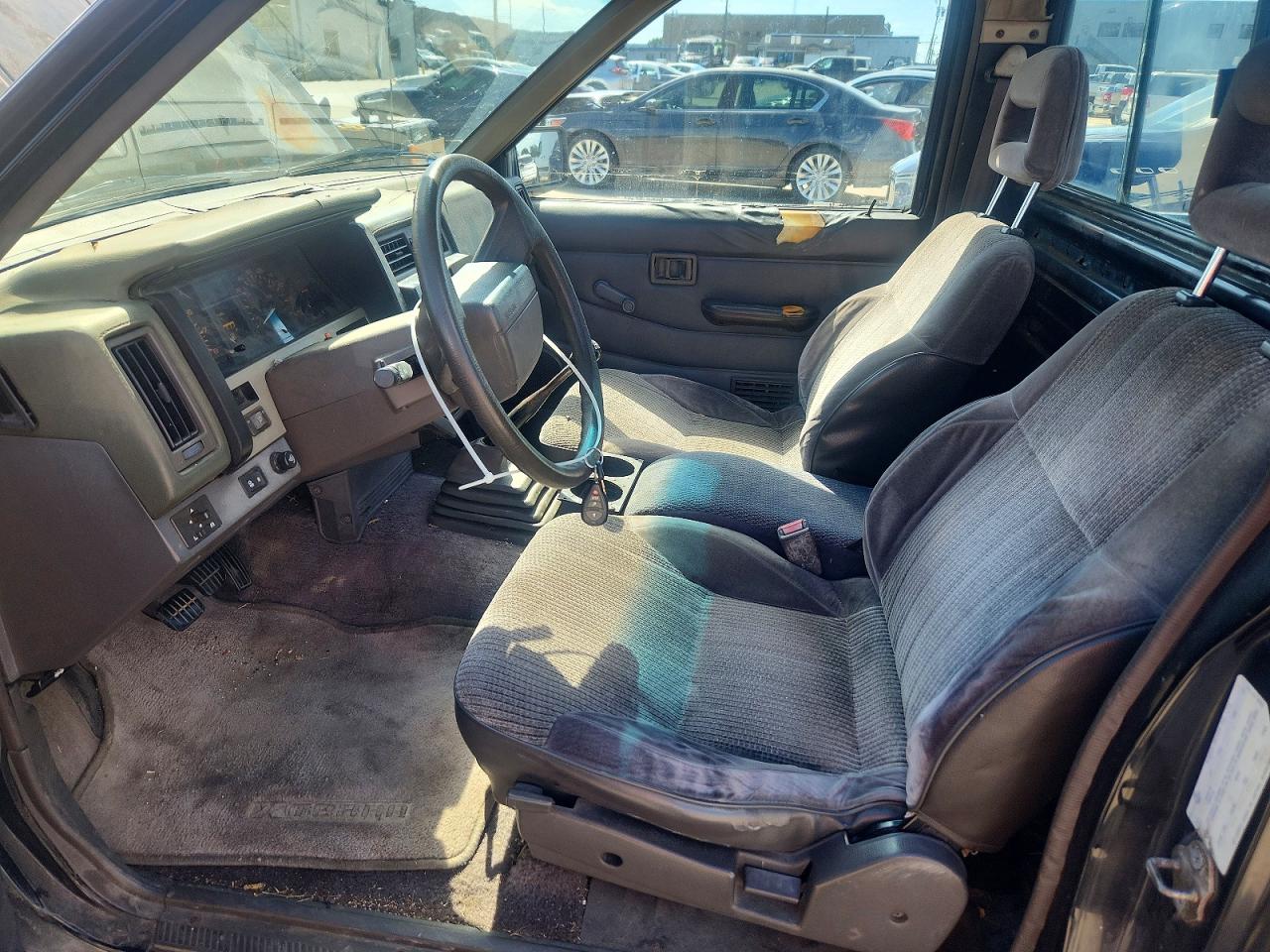 1989 Niss Truck Black vin: 1N6HD12H3KC331685