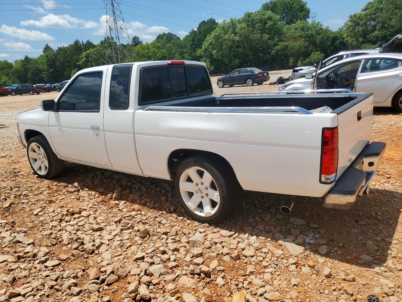 1995 Nissan Truck Xe V6 Белый vin: 1N6HD16S1SC396900