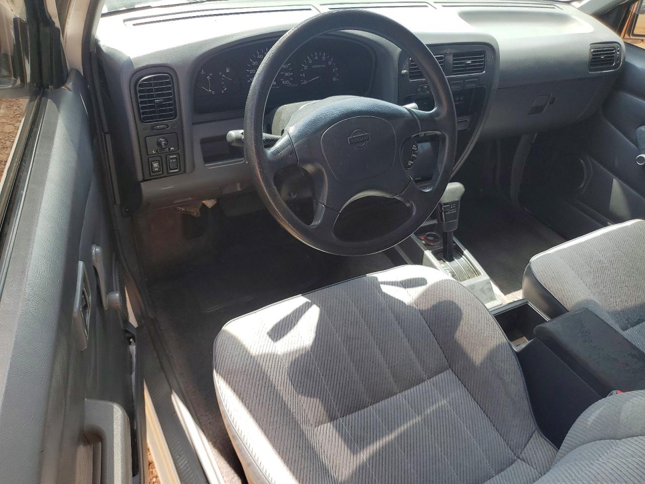 1995 Nissan Truck Xe V6 Белый vin: 1N6HD16S1SC396900