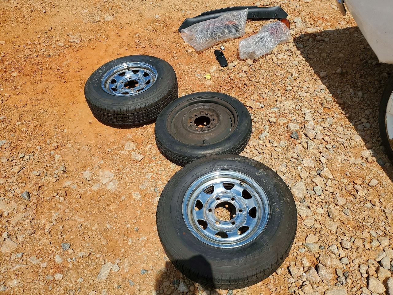 1995 Nissan Truck Xe V6 Белый vin: 1N6HD16S1SC396900