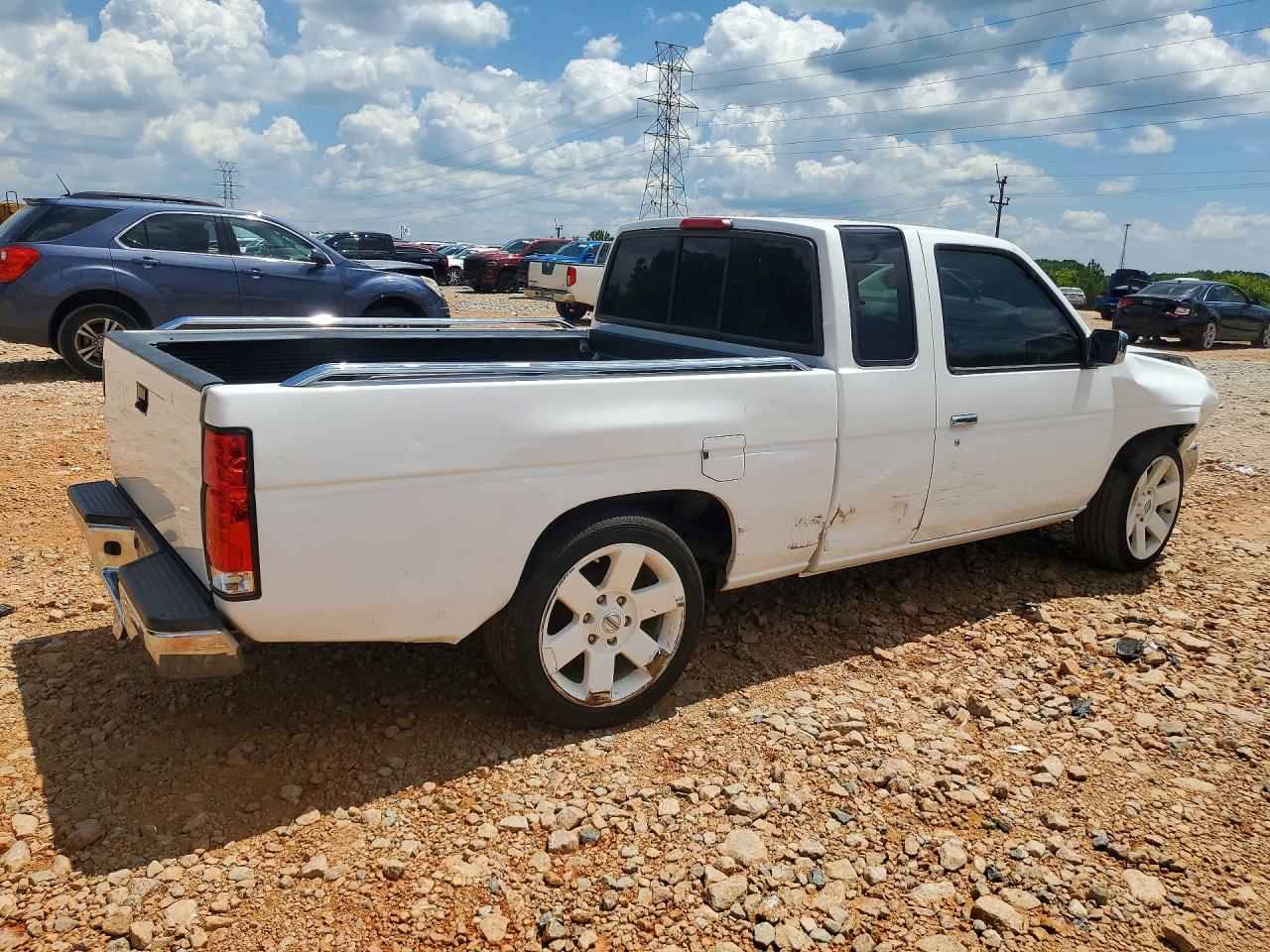 1995 Nissan Truck Xe V6 Белый vin: 1N6HD16S1SC396900