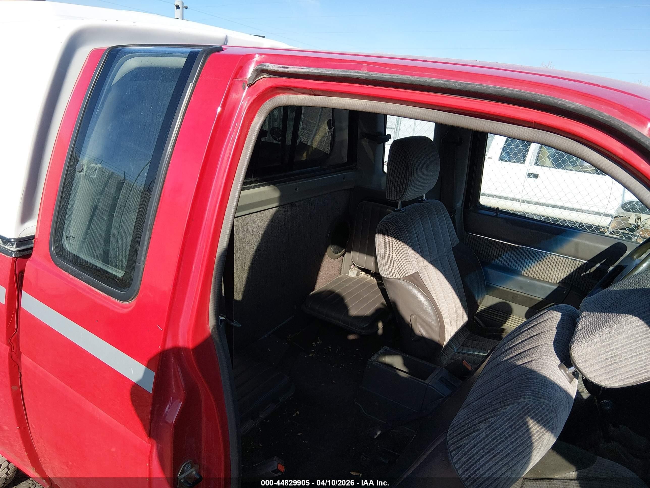 1990 Nissan D21 King Cab Red vin: 1N6HD16Y3LC346022