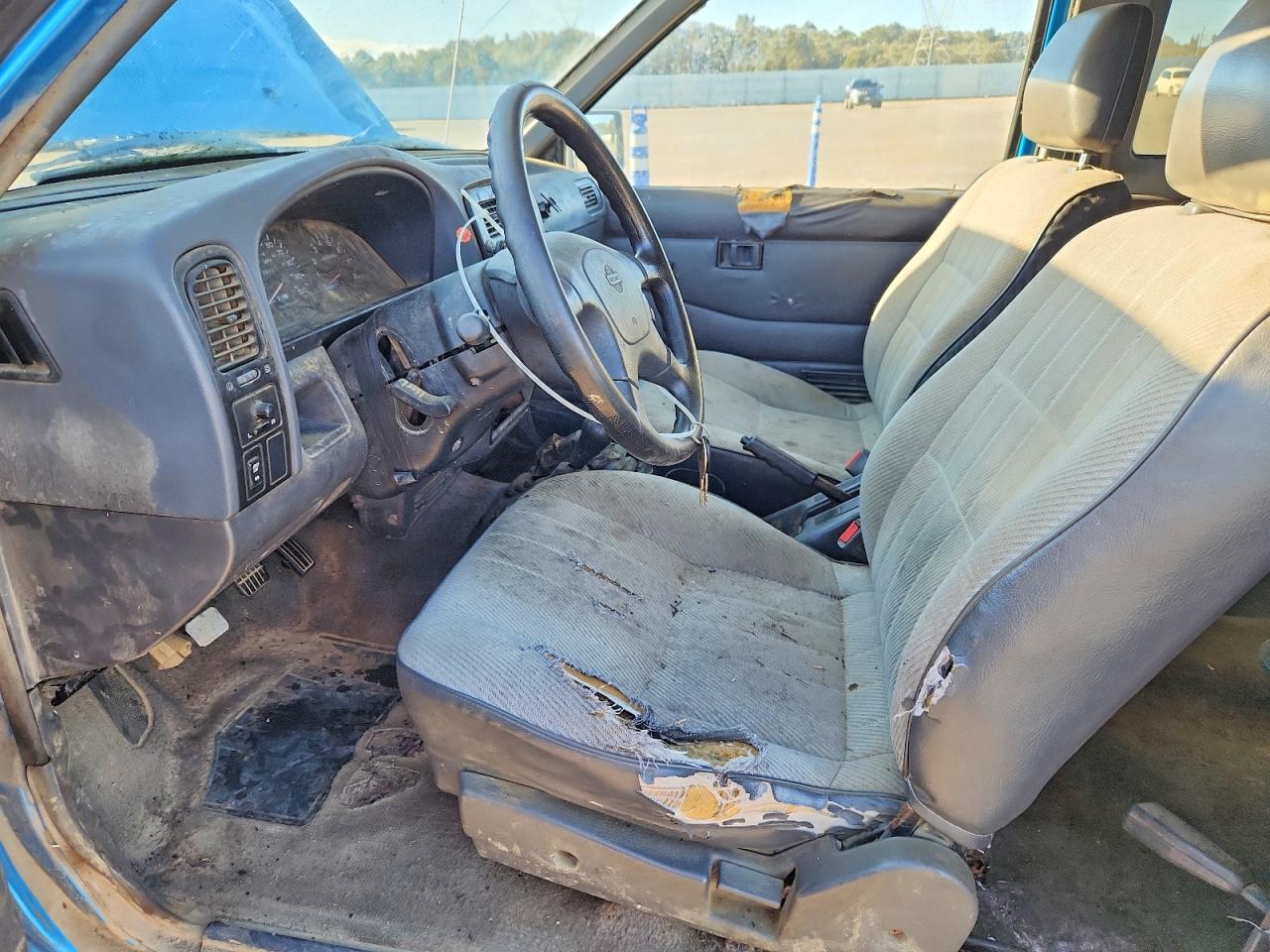 1995 Nissan Truck Xe V6 Blue vin: 1N6HD16Y7SC393892