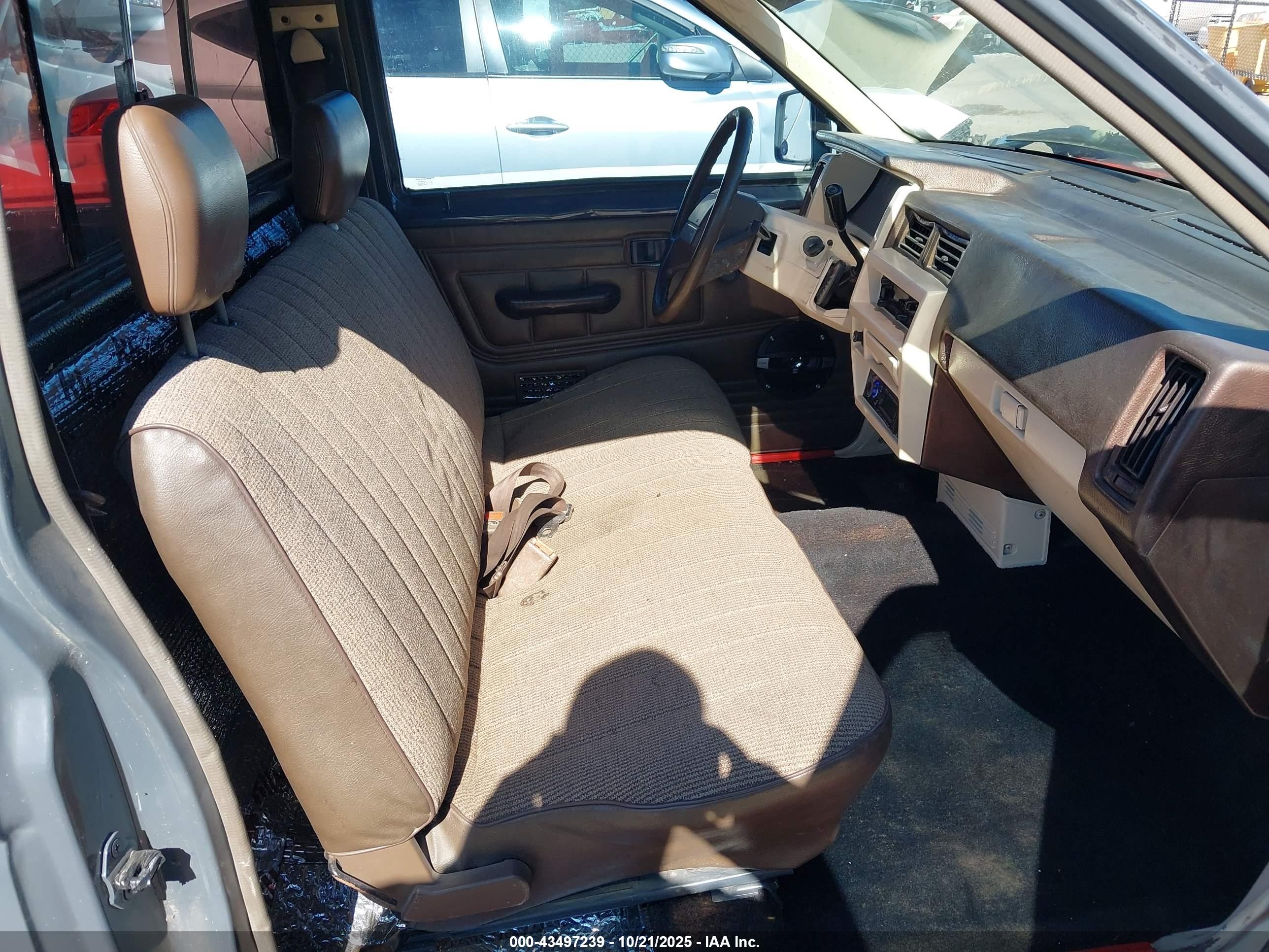 1988 Nissan D21 Short Bed Серый vin: 1N6ND11S1JC374453