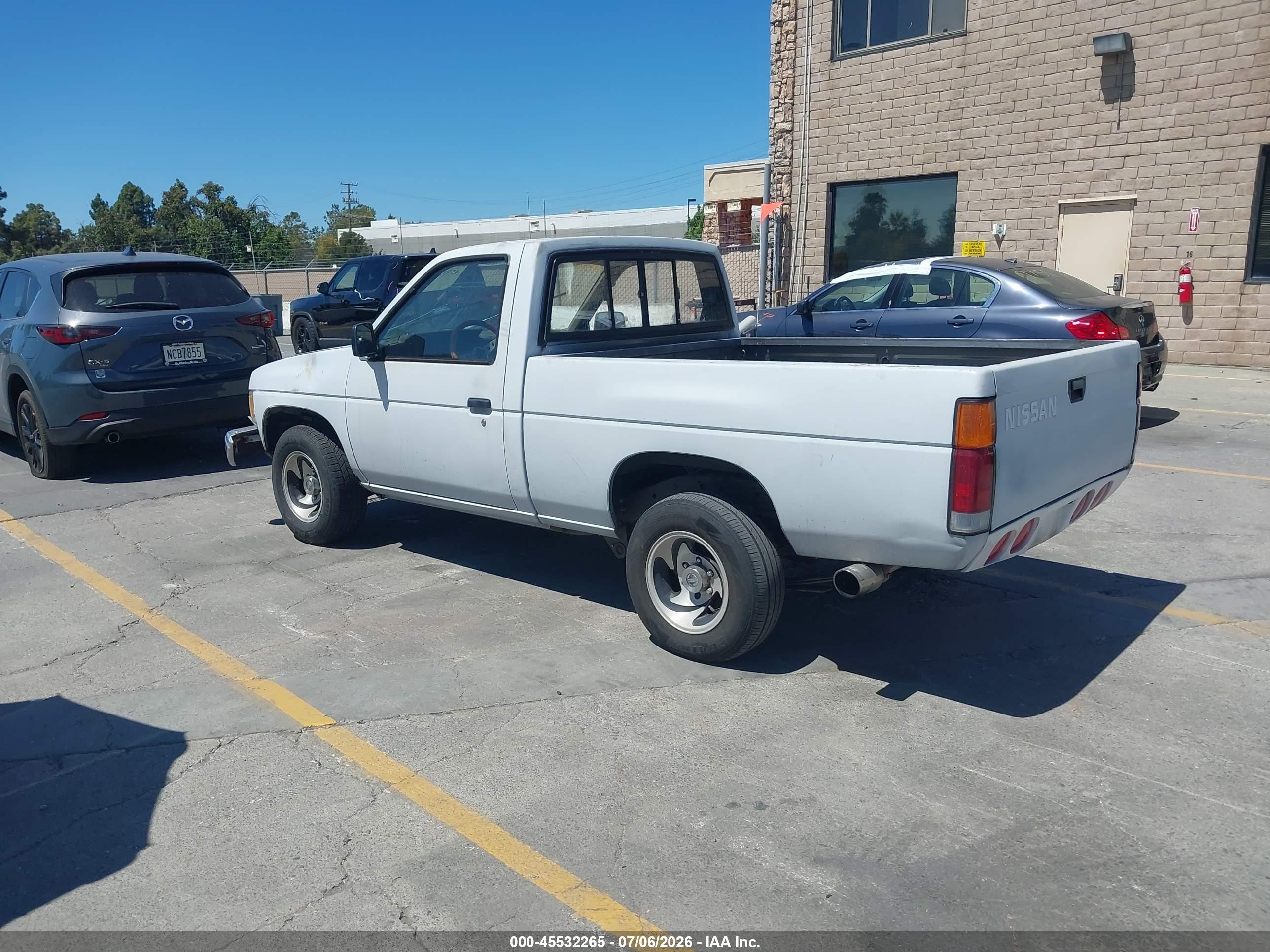 1988 Nissan D21 Short Bed White vin: 1N6ND11S2JC305867