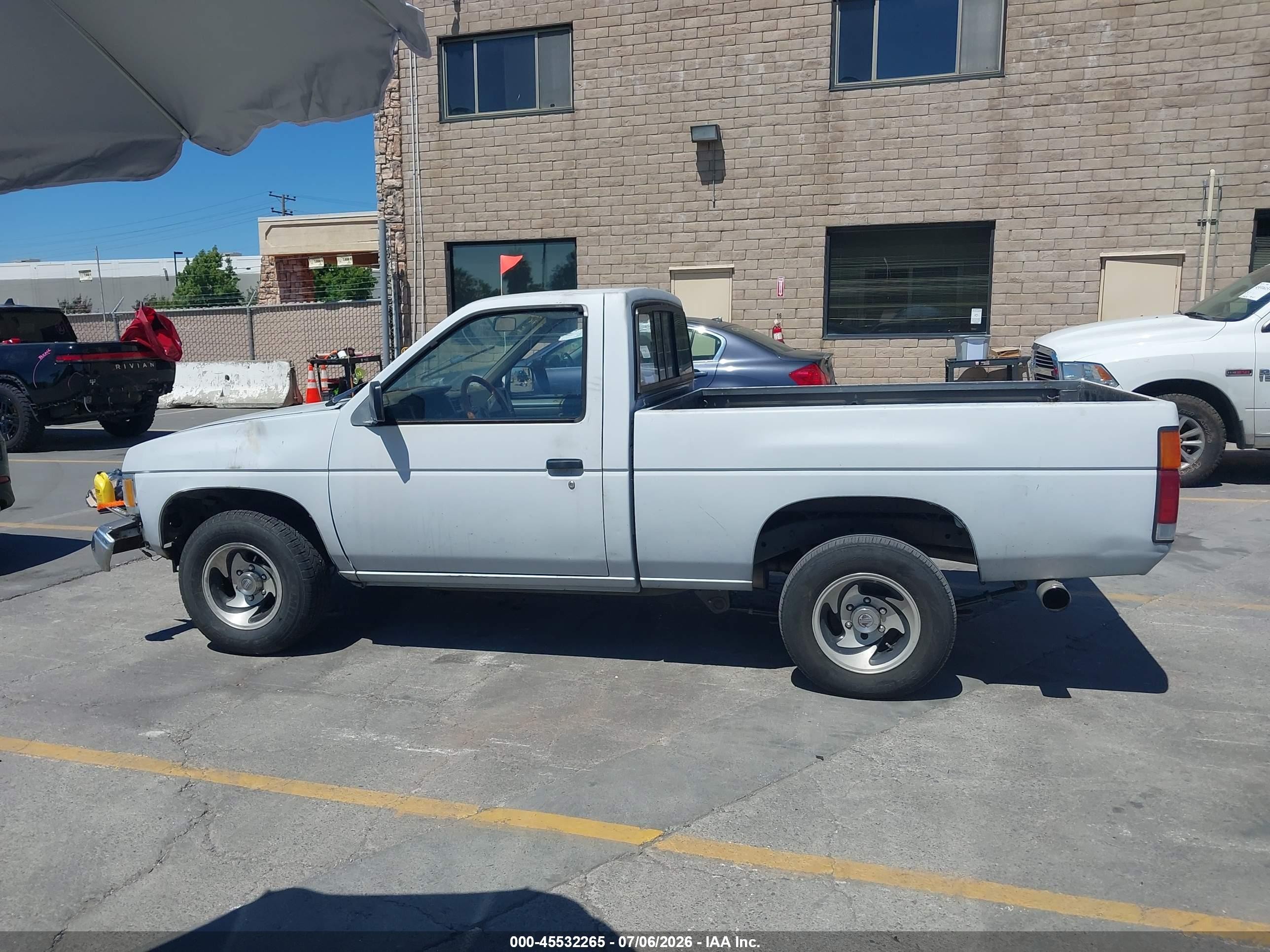 1988 Nissan D21 Short Bed White vin: 1N6ND11S2JC305867