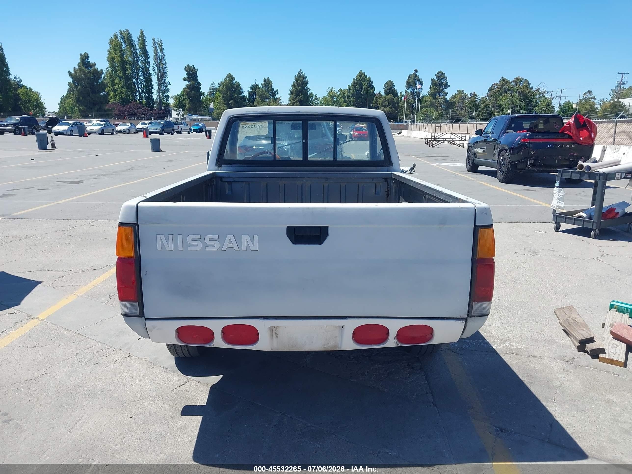 1988 Nissan D21 Short Bed White vin: 1N6ND11S2JC305867