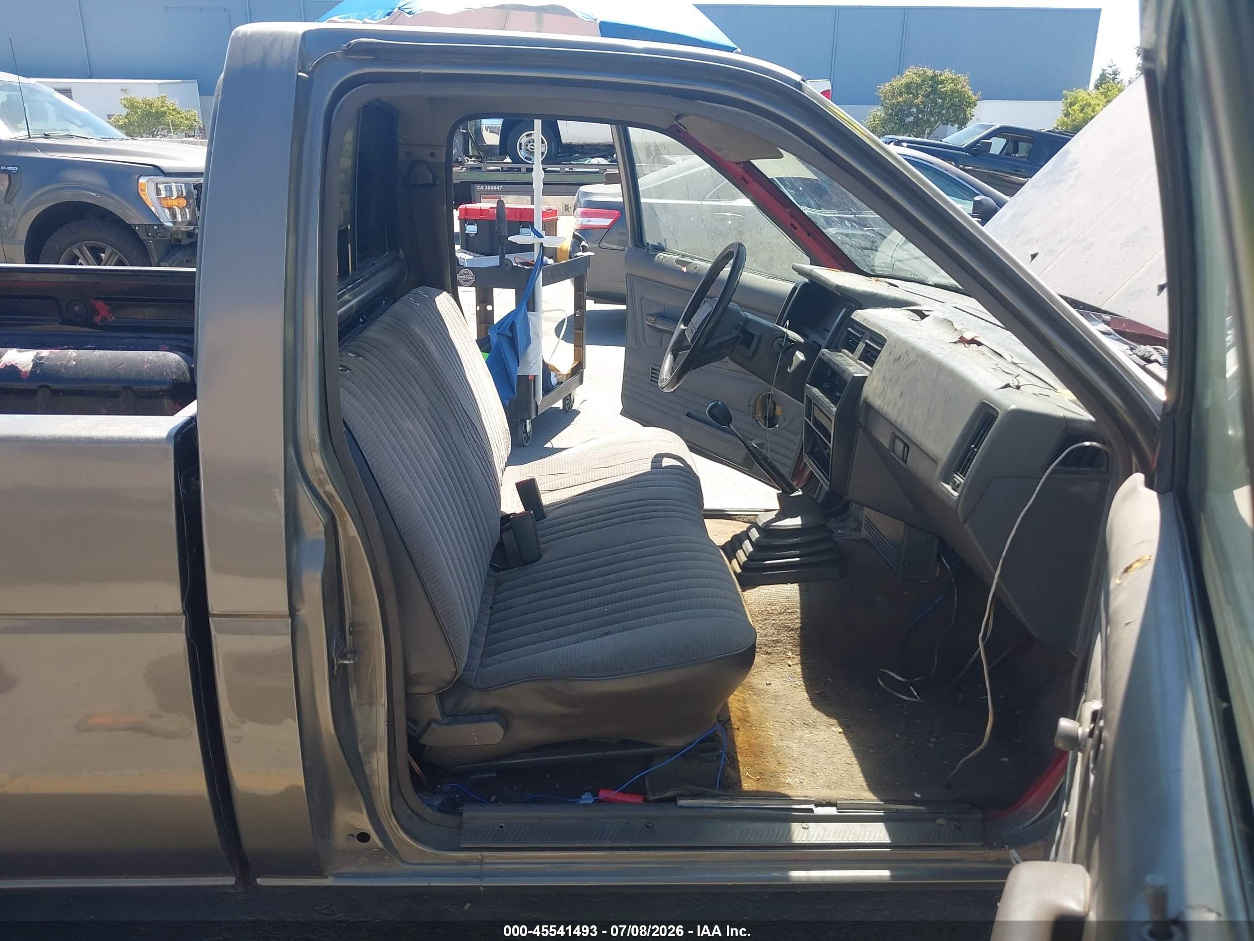 1989 Nissan D21 Short Bed Gray vin: 1N6ND11S2KC374110