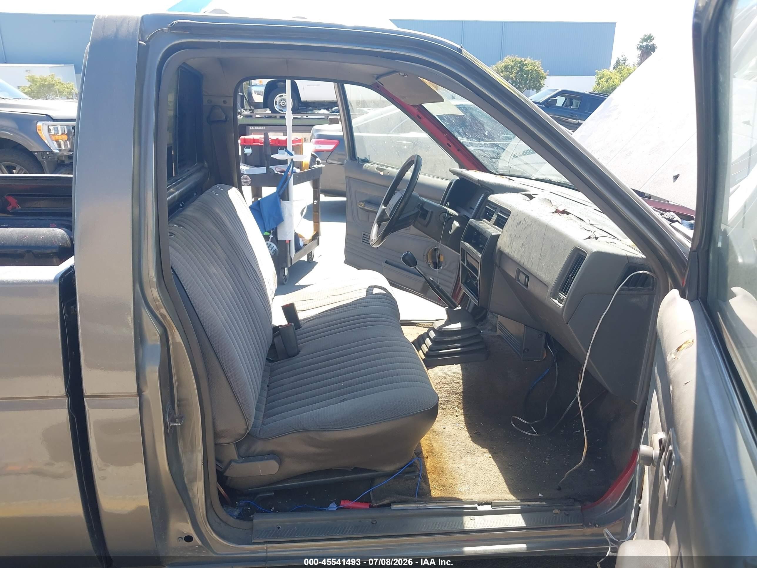 1989 Nissan D21 Short Bed Gray vin: 1N6ND11S2KC374110