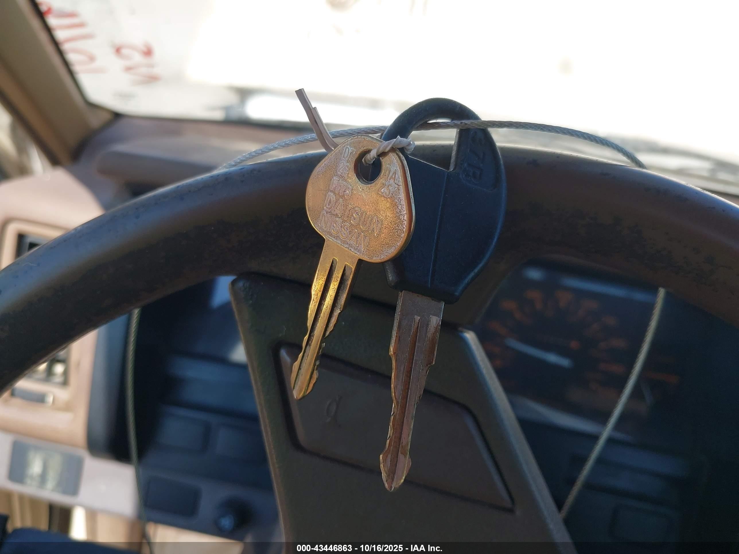 1987 Nissan D21 Short Bed Tan vin: 1N6ND11S3HC350438