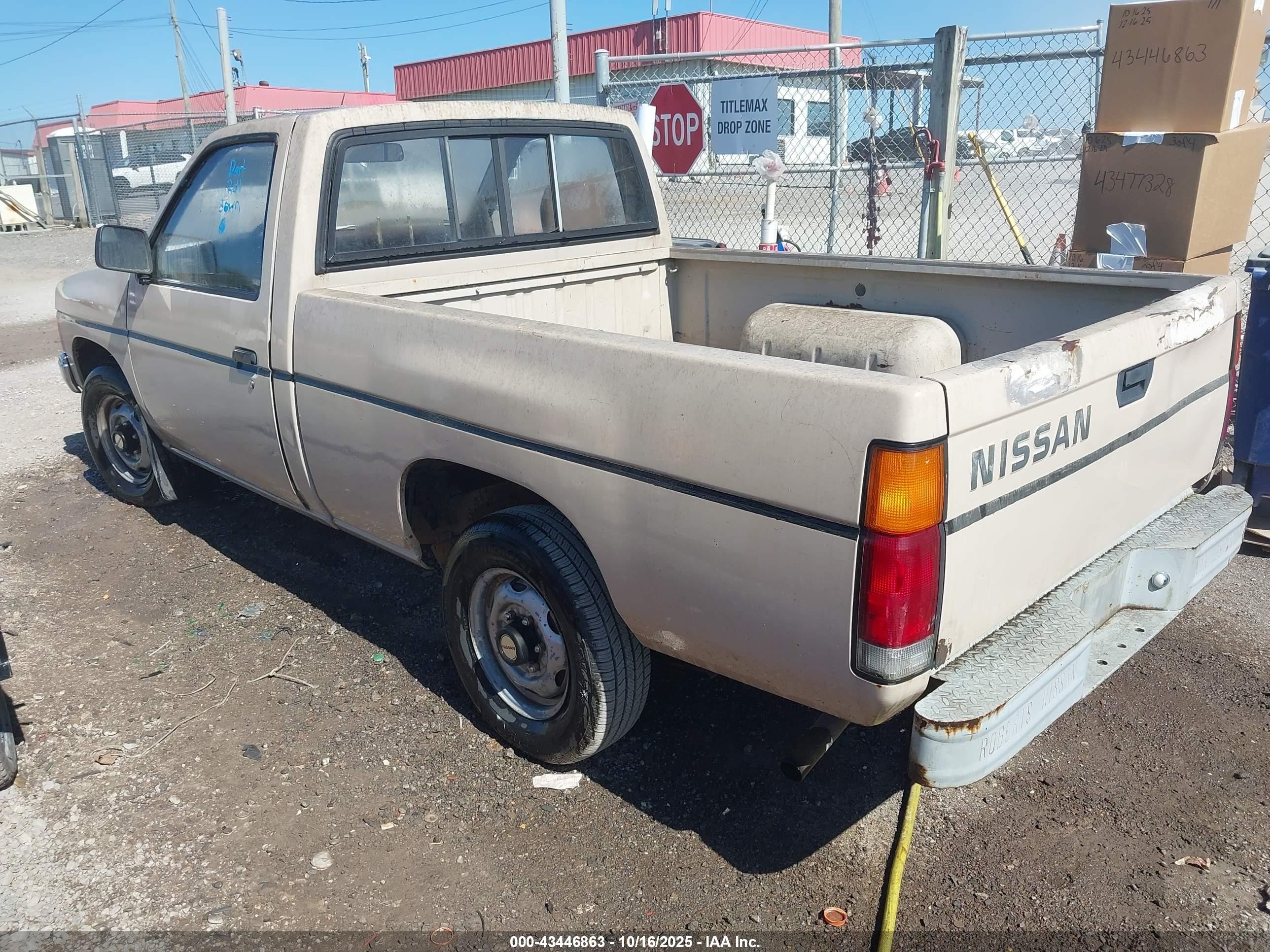 1987 Nissan D21 Short Bed Tan vin: 1N6ND11S3HC350438