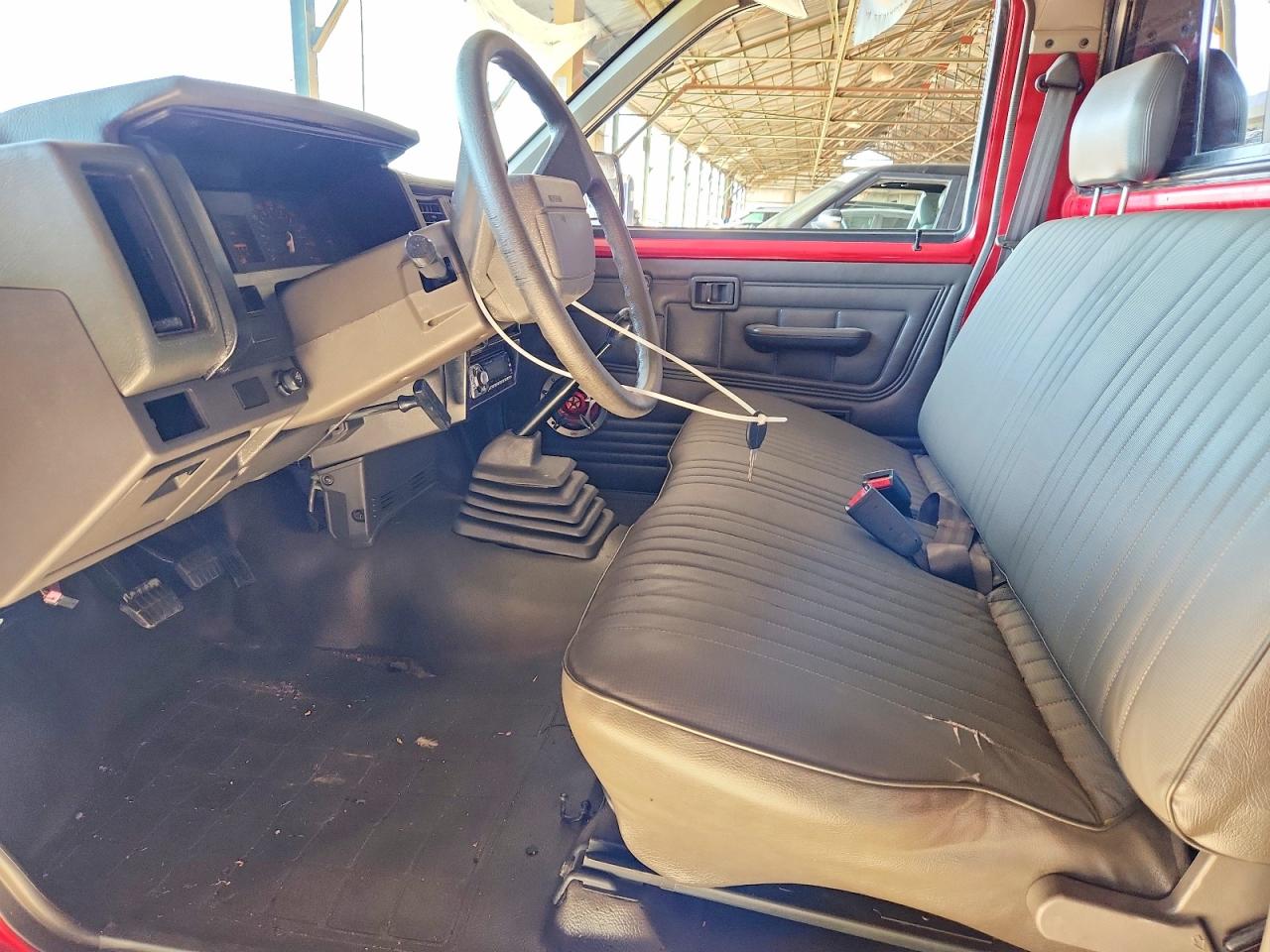 1989 Nissan D21 Short Bed Red vin: 1N6ND11S5KC300115