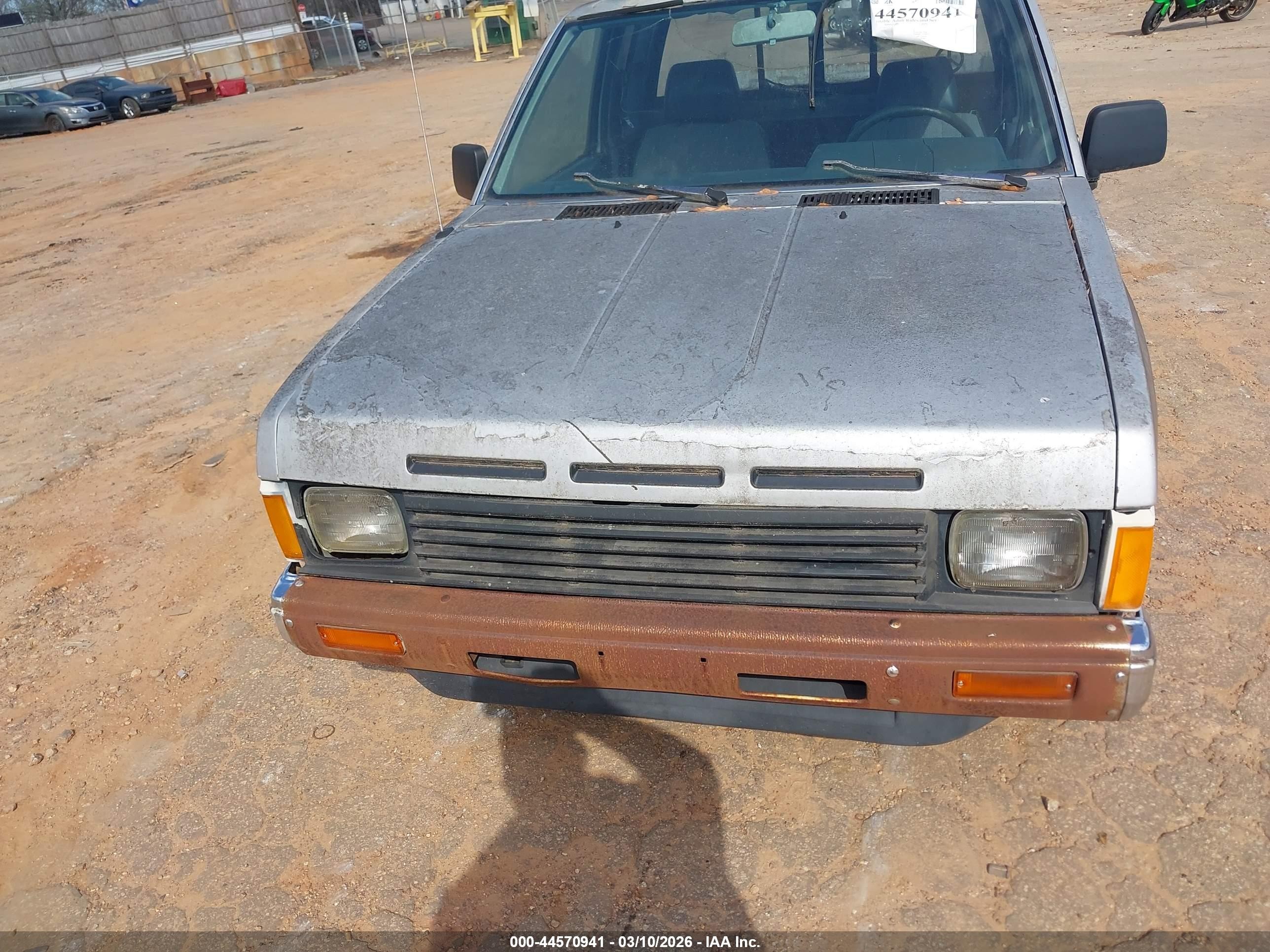 1987 Nissan D21 King Cab Silver vin: 1N6ND16S2HC374352