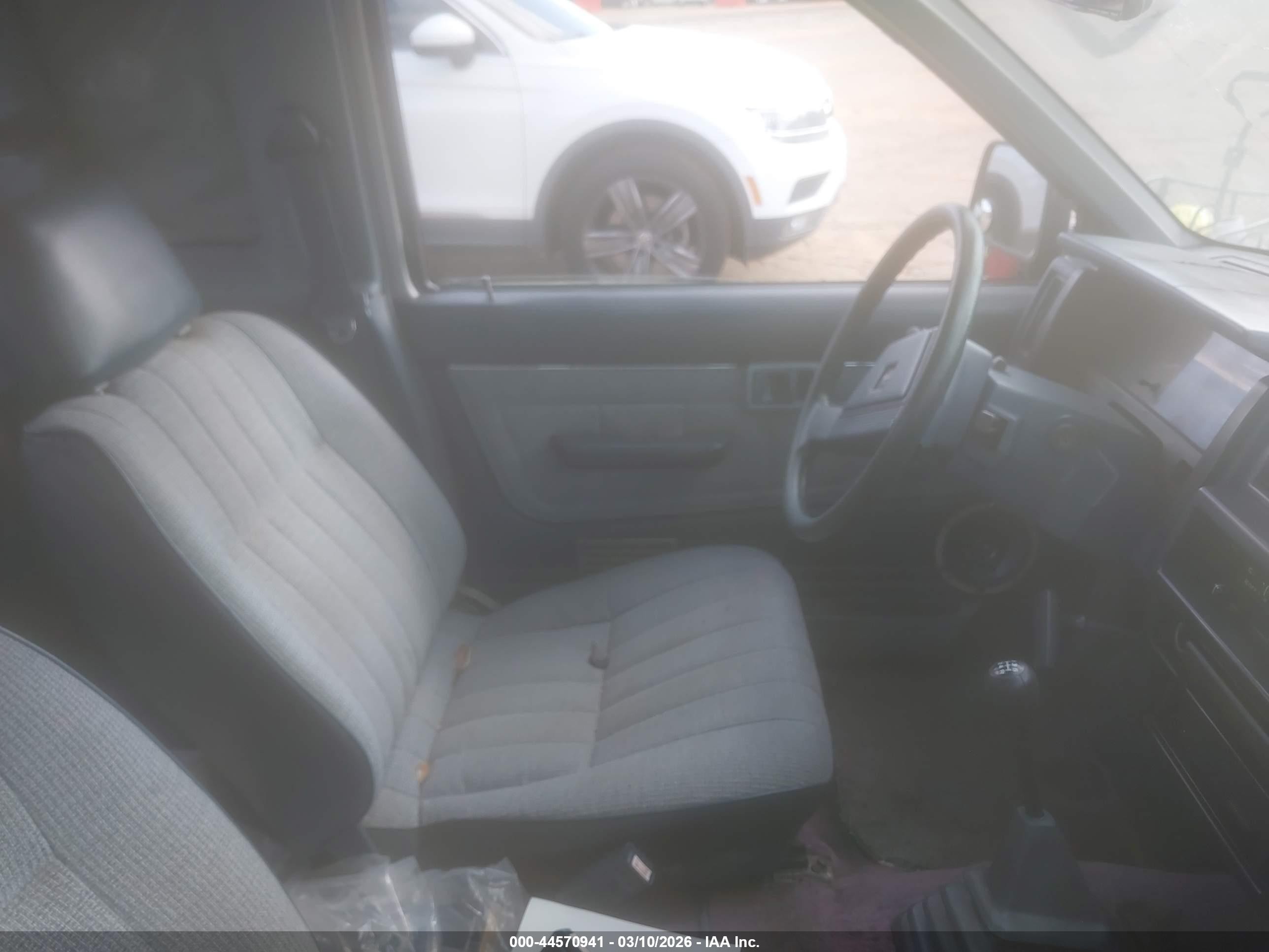 1987 Nissan D21 King Cab Silver vin: 1N6ND16S2HC374352