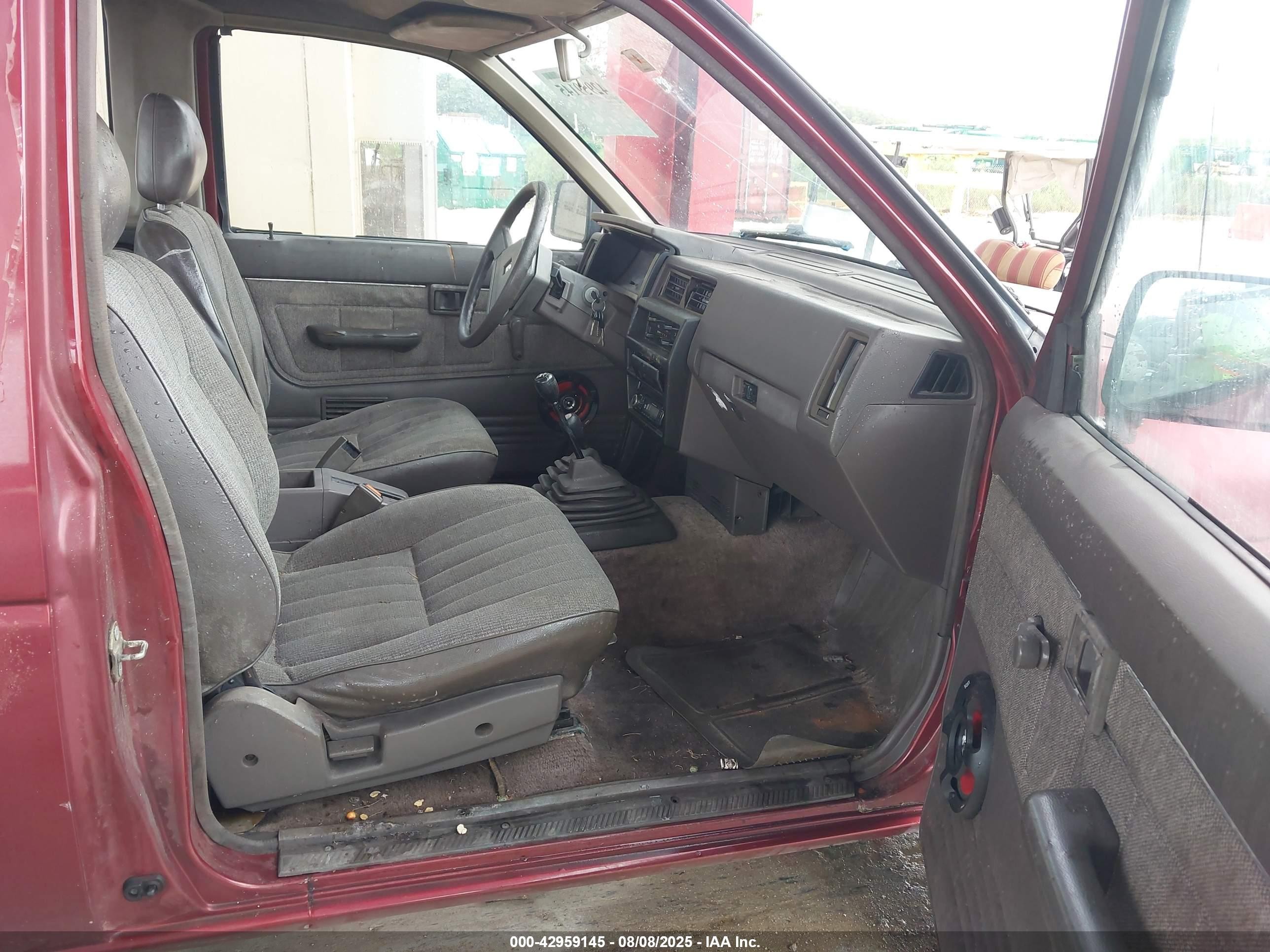 1987 Nissan D21 King Cab Red vin: 1N6ND16Y2HC311756