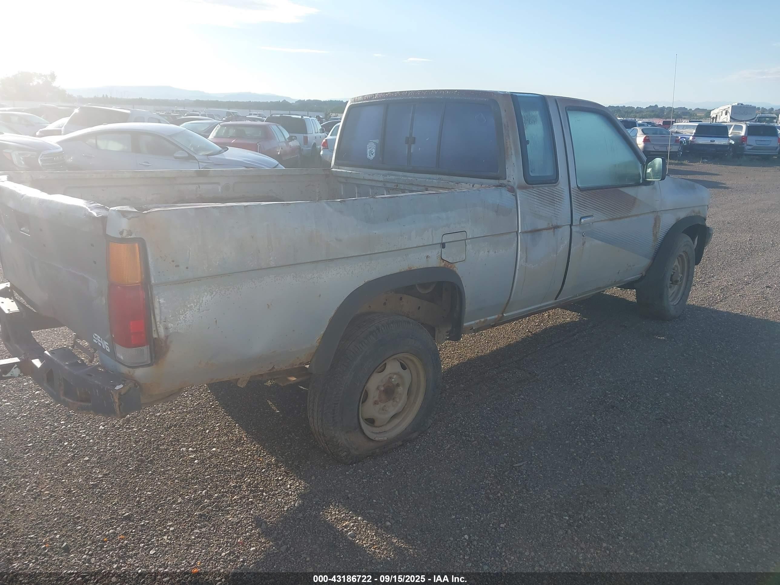 1988 Nissan D21 King Cab Silver vin: 1N6ND16Y9JC396536
