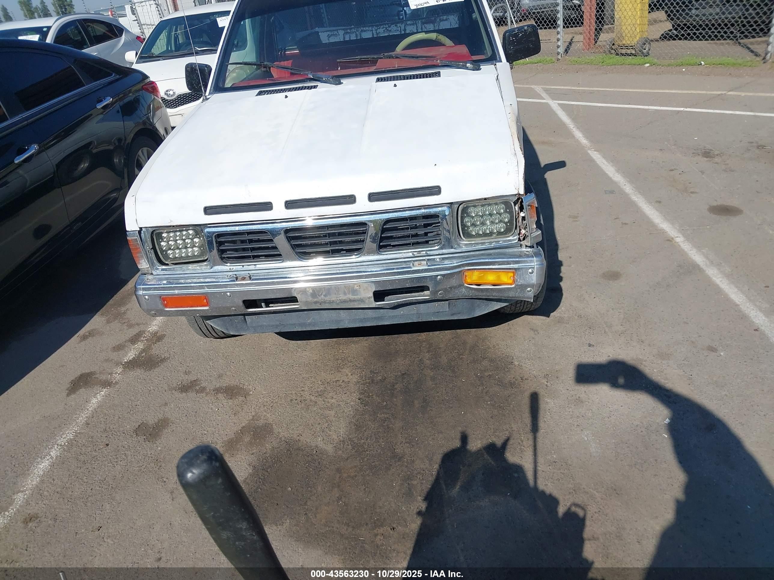 1990 Nissan D21 Short Bed White vin: 1N6SD11S0LC375440