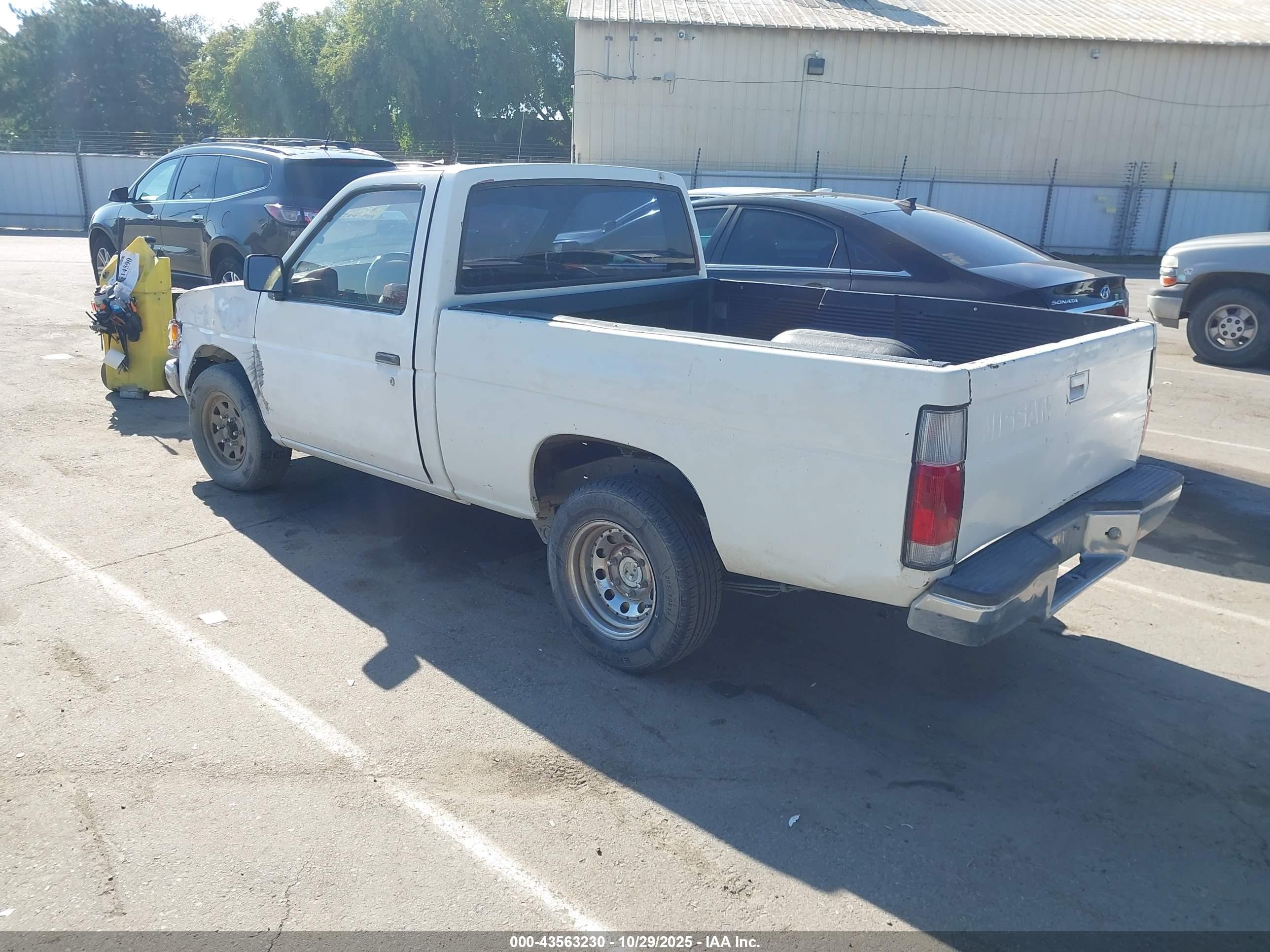 1990 Nissan D21 Short Bed White vin: 1N6SD11S0LC375440