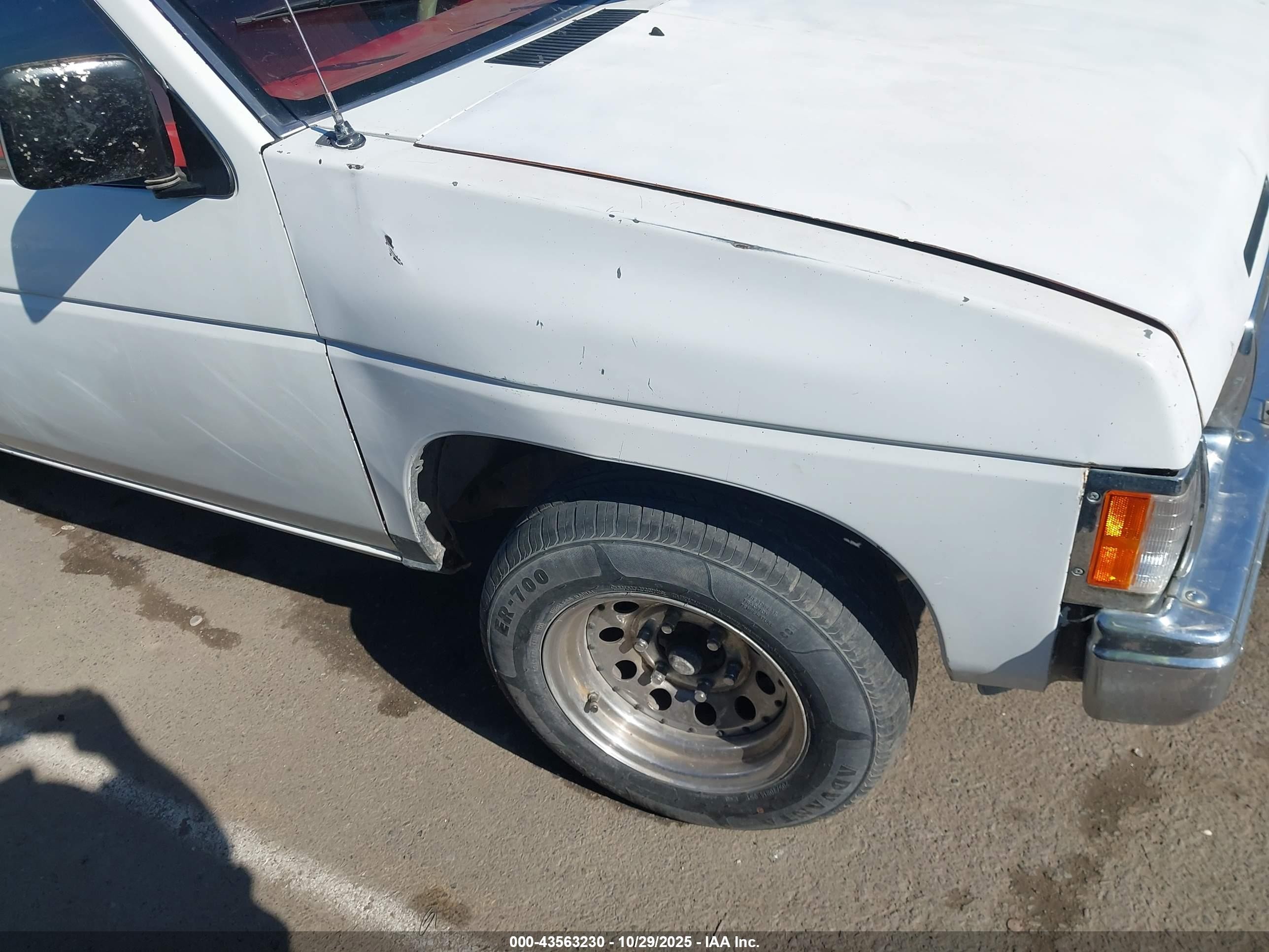 1990 Nissan D21 Short Bed White vin: 1N6SD11S0LC375440