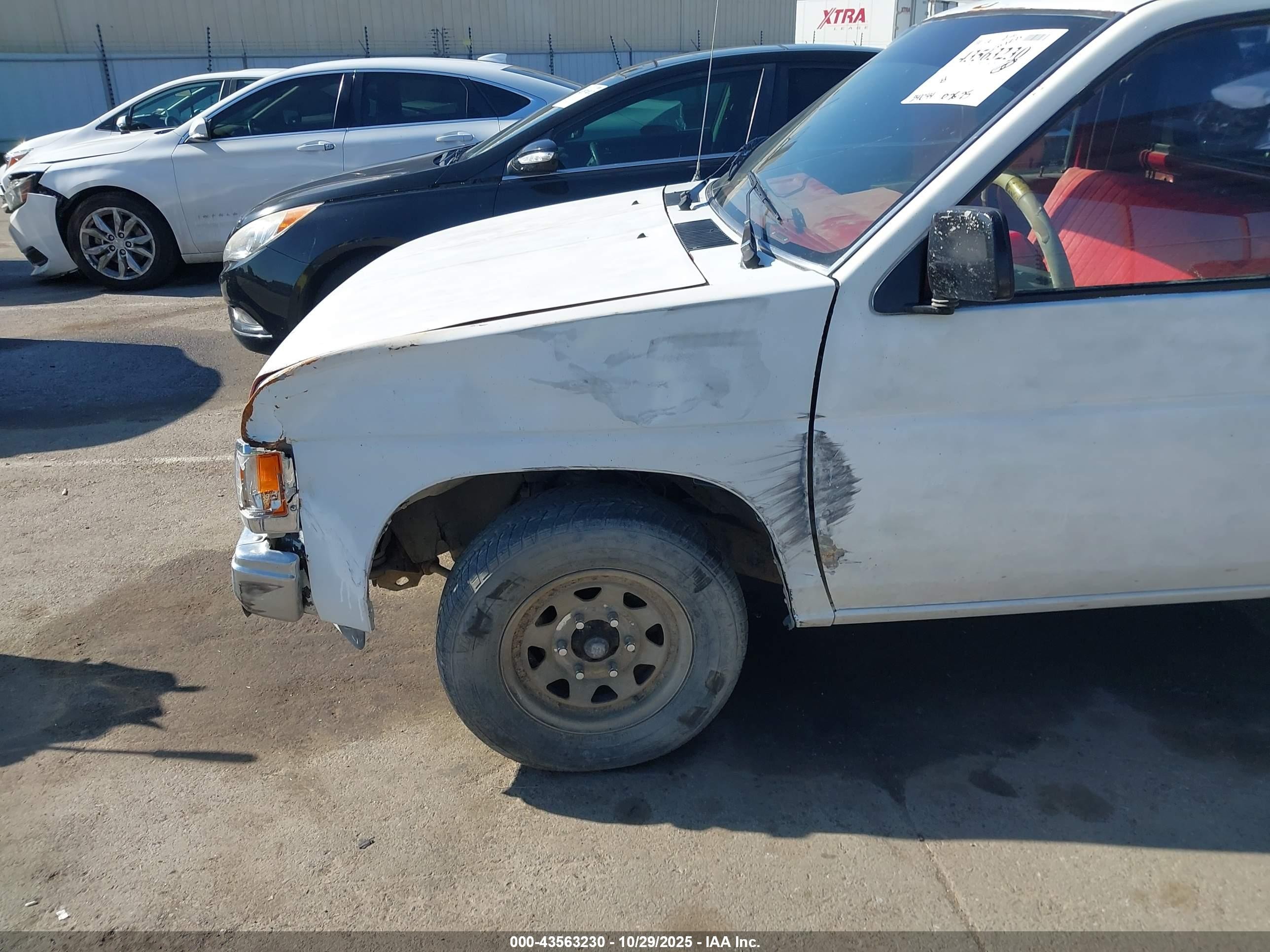 1990 Nissan D21 Short Bed White vin: 1N6SD11S0LC375440