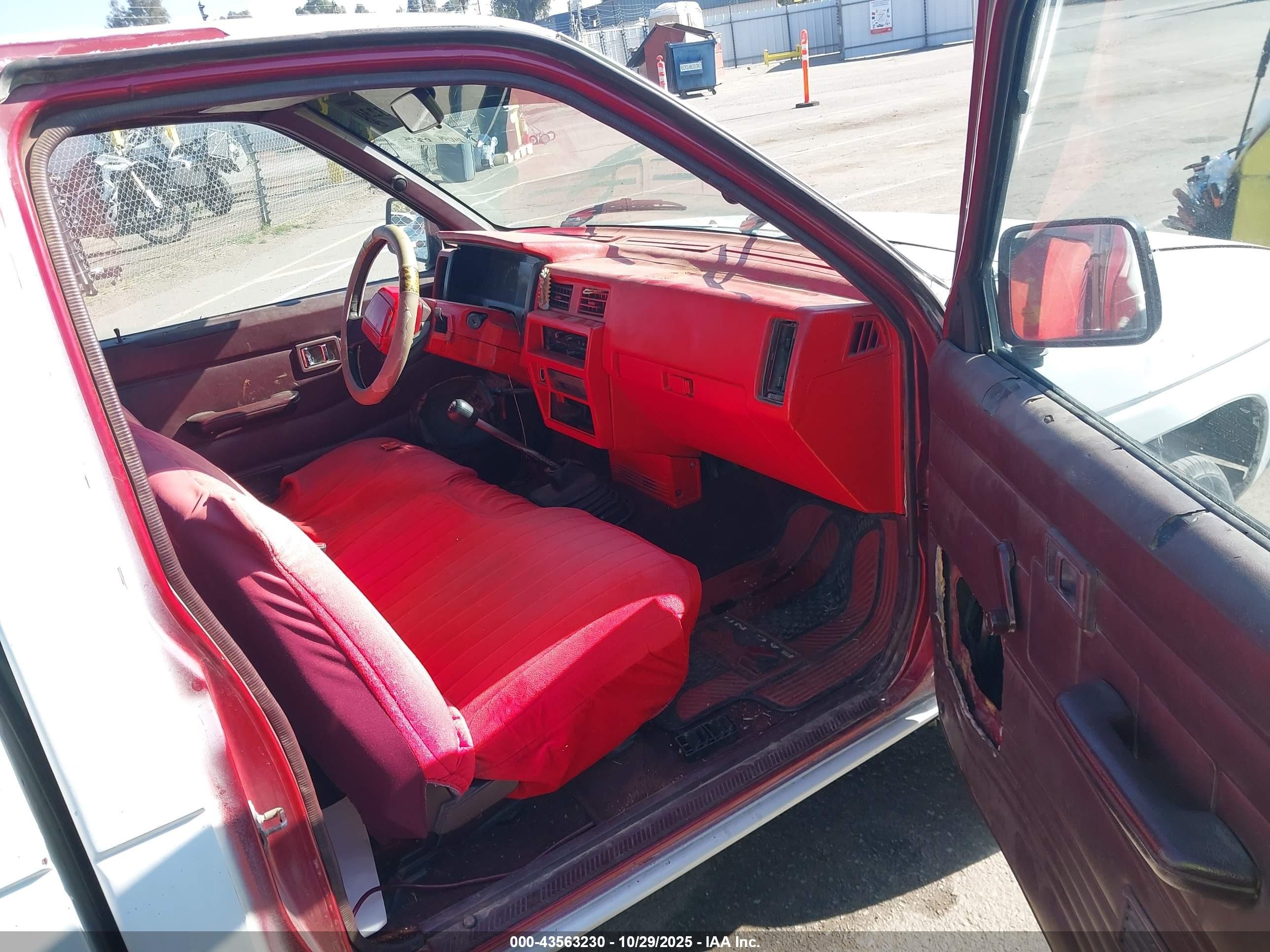 1990 Nissan D21 Short Bed White vin: 1N6SD11S0LC375440