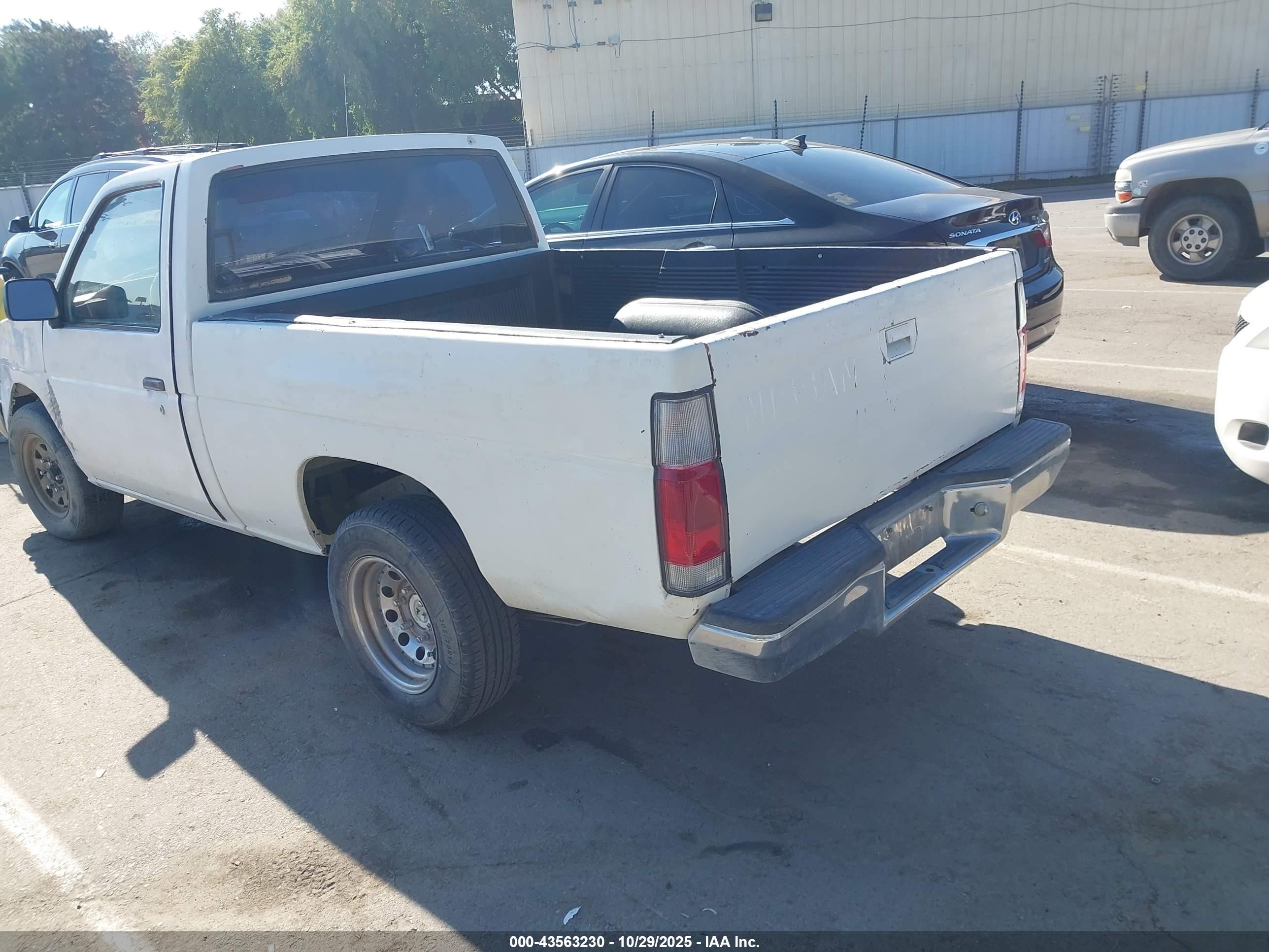 1990 Nissan D21 Short Bed White vin: 1N6SD11S0LC375440