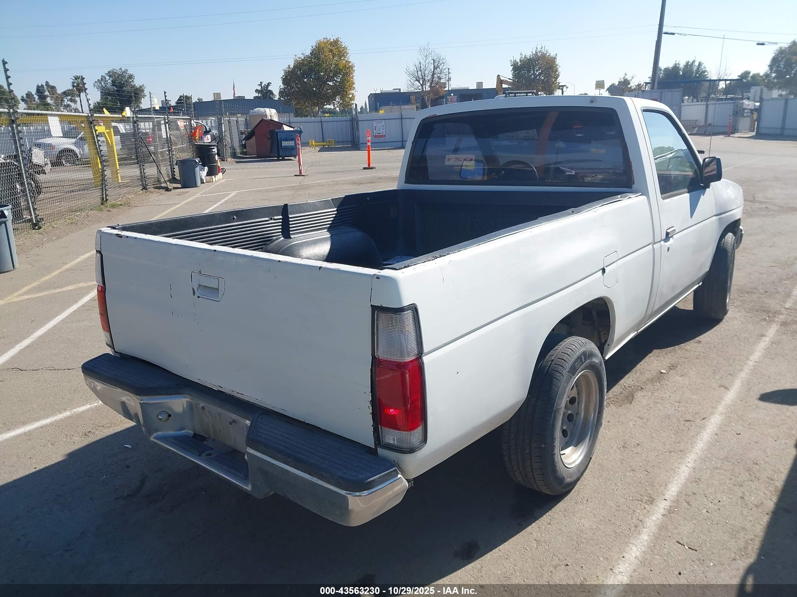 1990 Nissan D21 Short Bed White vin: 1N6SD11S0LC375440