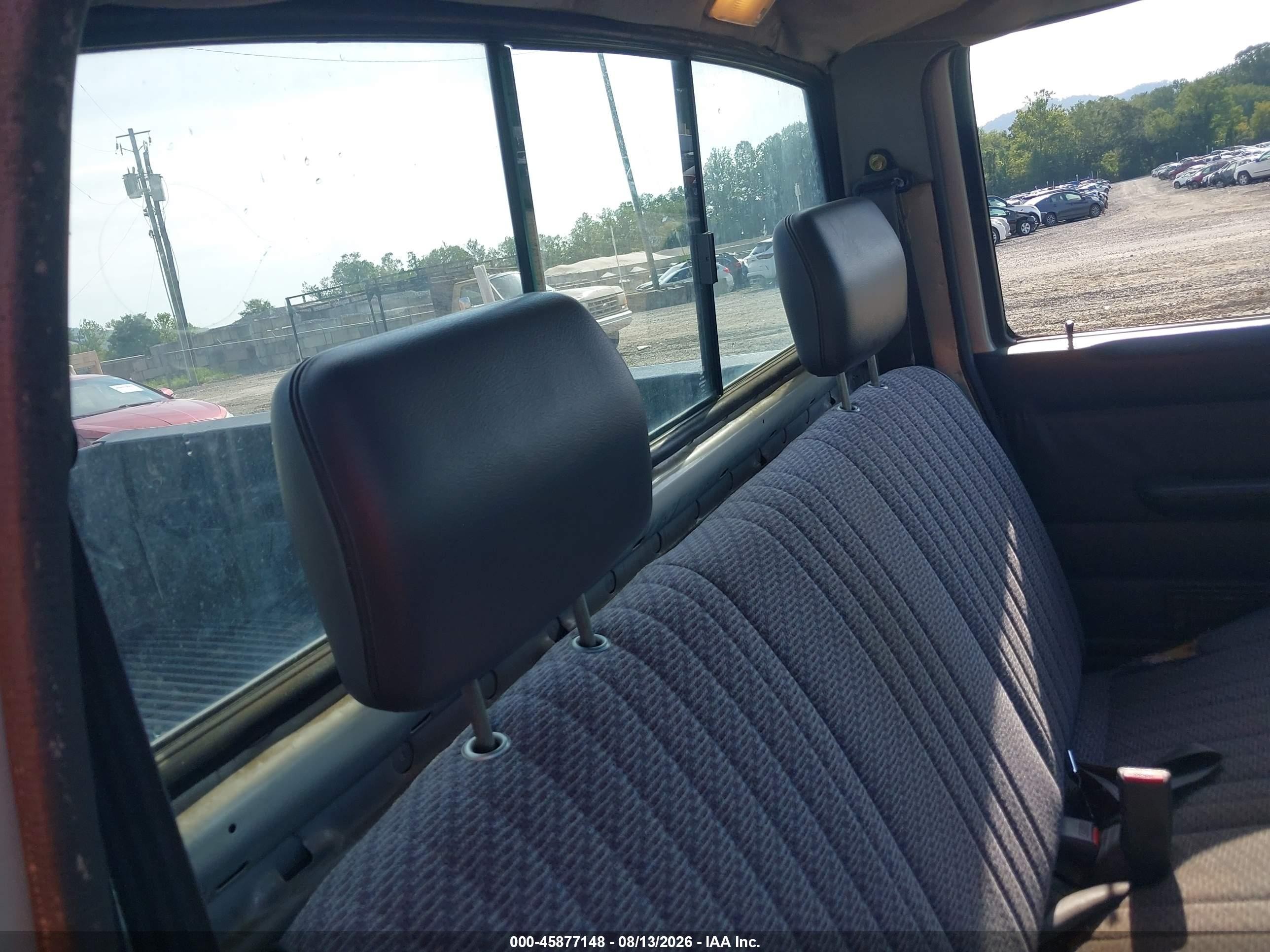 1997 Nissan 4x2 Truck Xe Silver vin: 1N6SD11S0VC419598